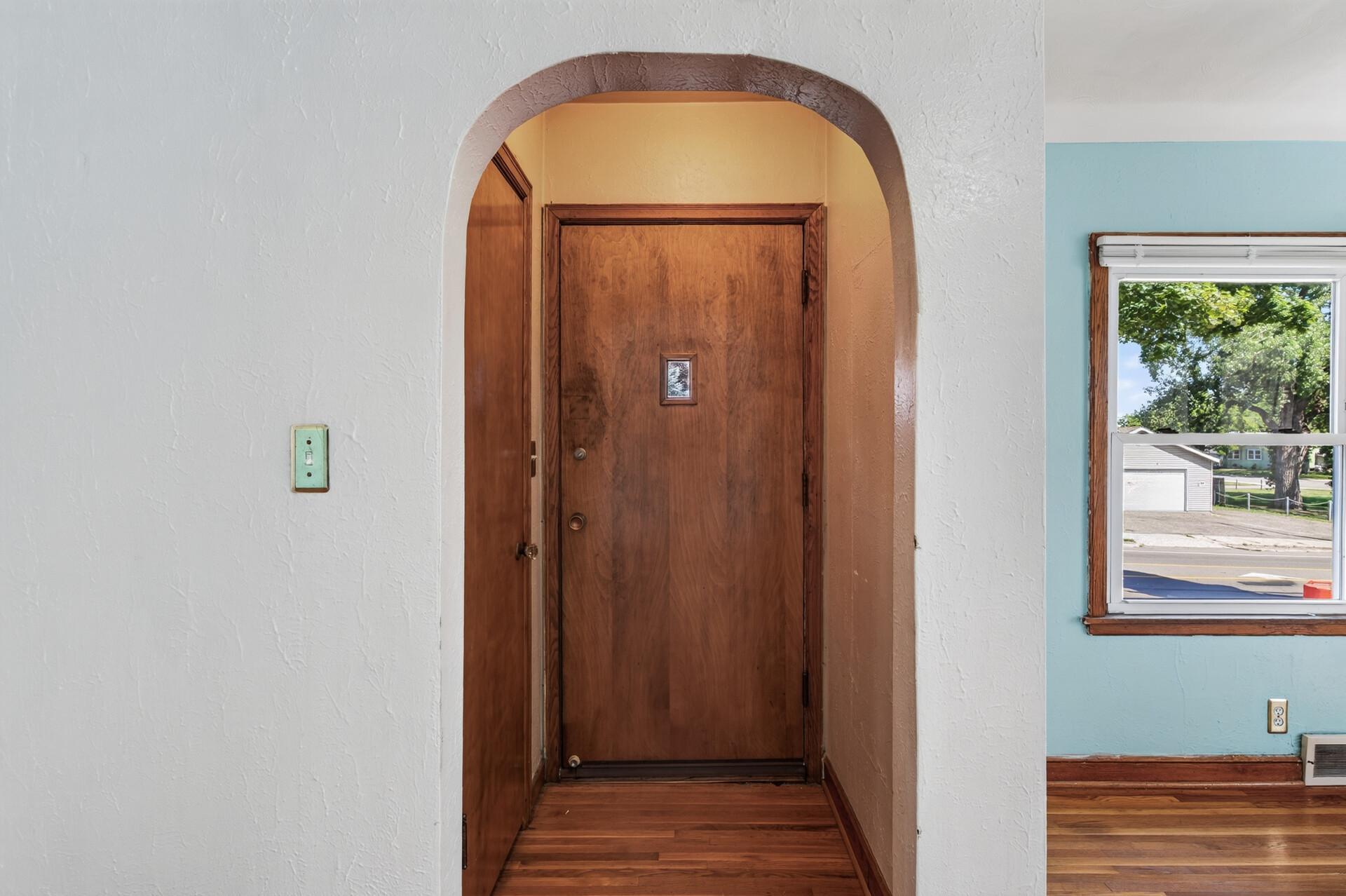 32 Maryland Avenue E Property Photo 12