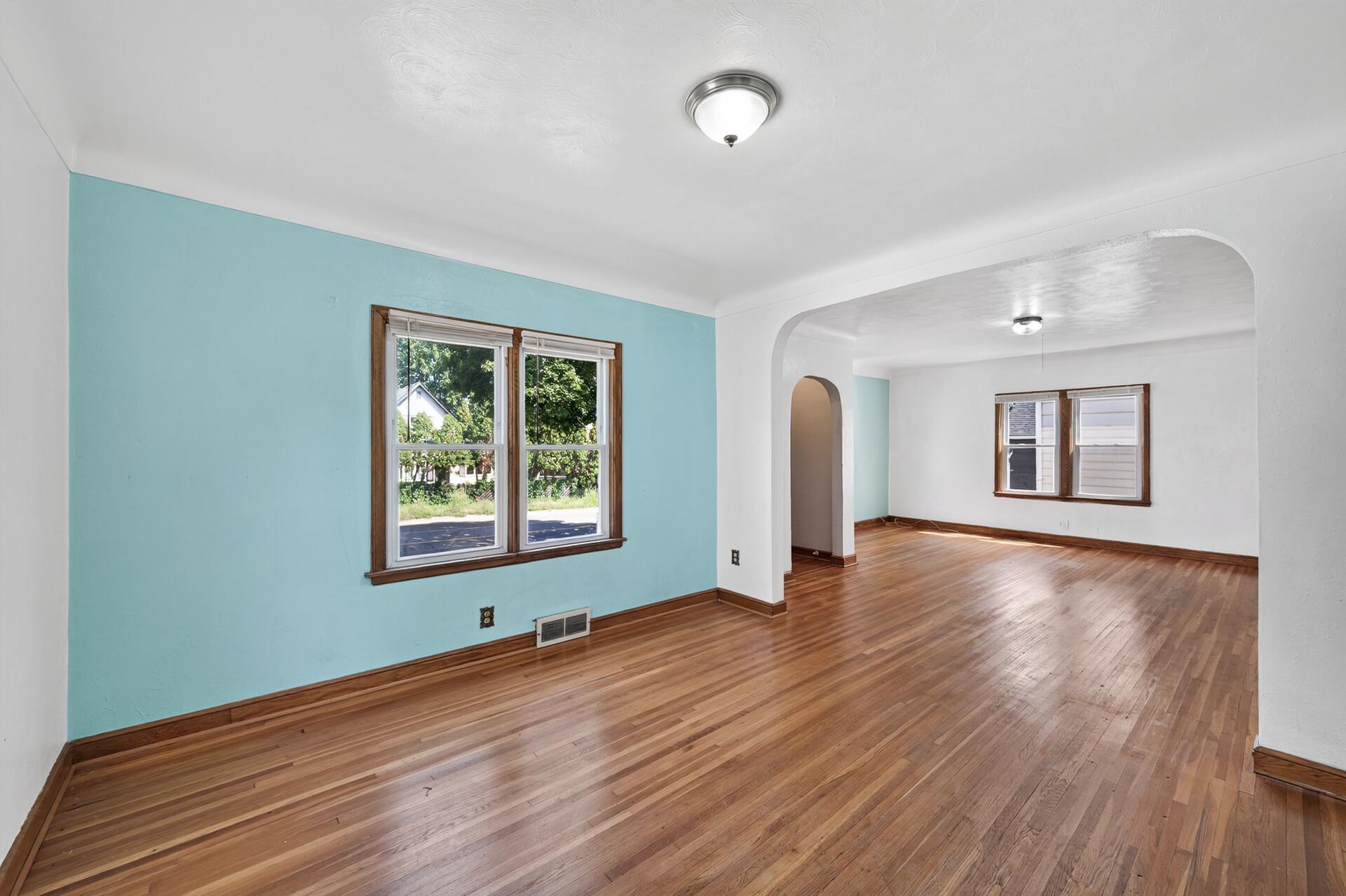32 Maryland Avenue E Property Photo 14