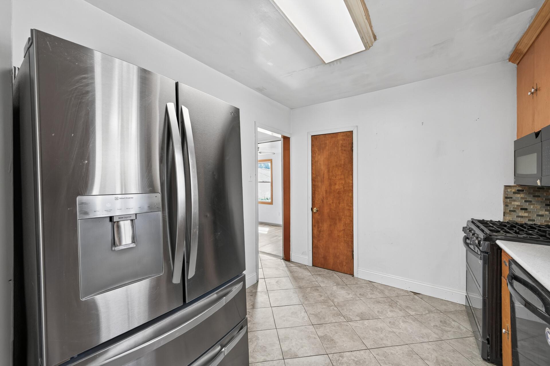 32 Maryland Avenue E Property Photo 17
