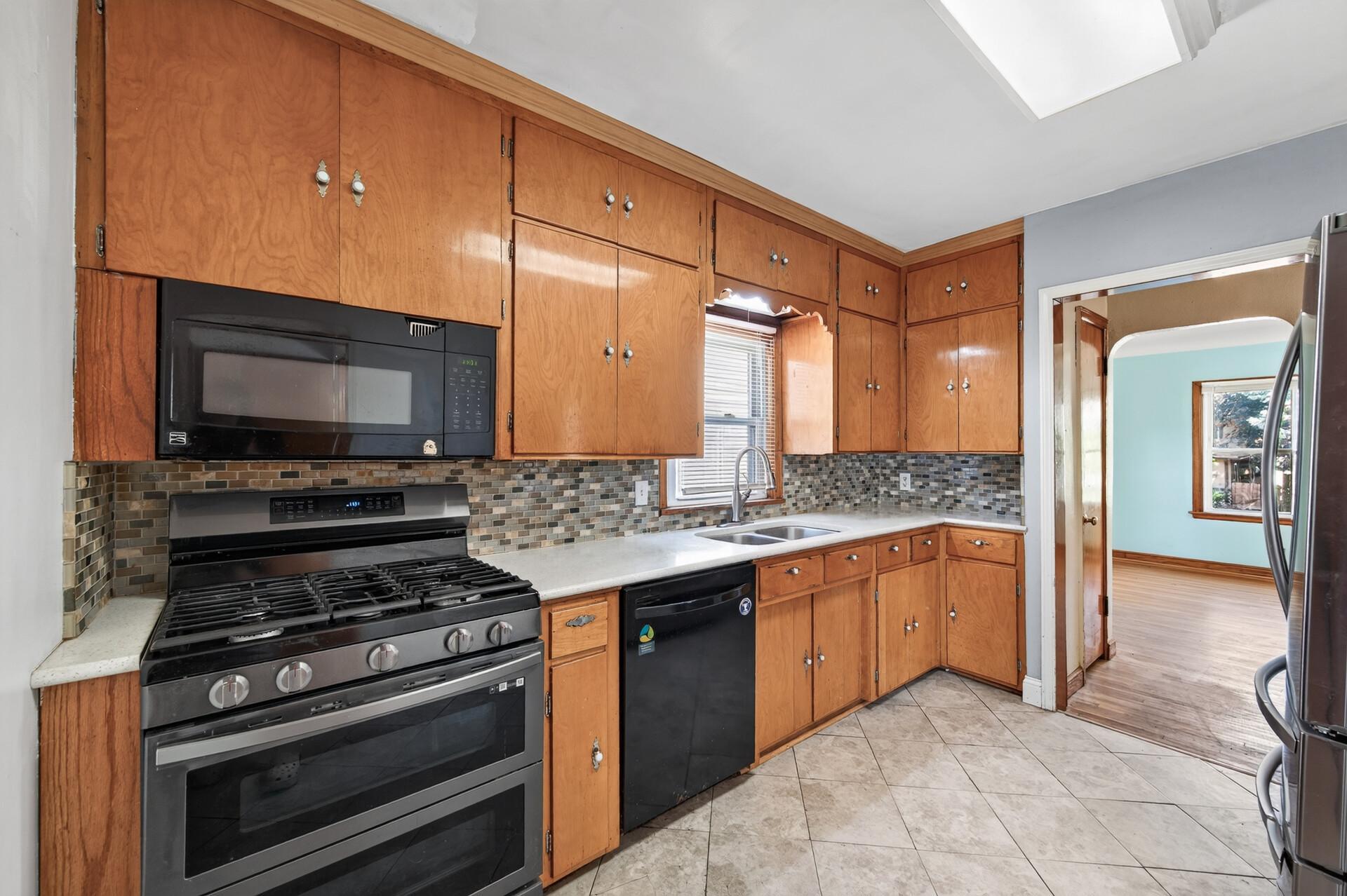 32 Maryland Avenue E Property Photo 18
