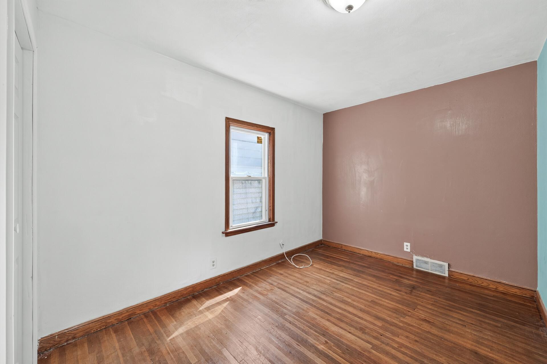 32 Maryland Avenue E Property Photo 19