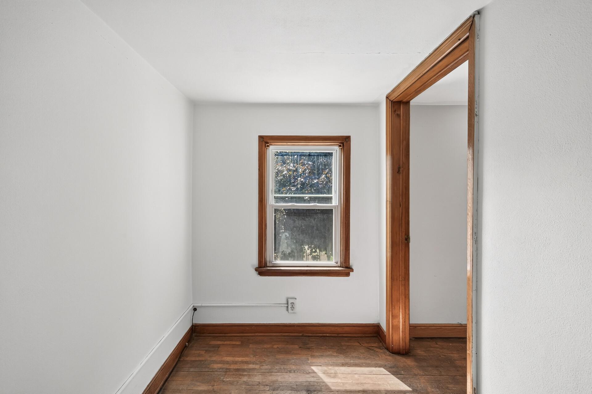 32 Maryland Avenue E Property Photo 23