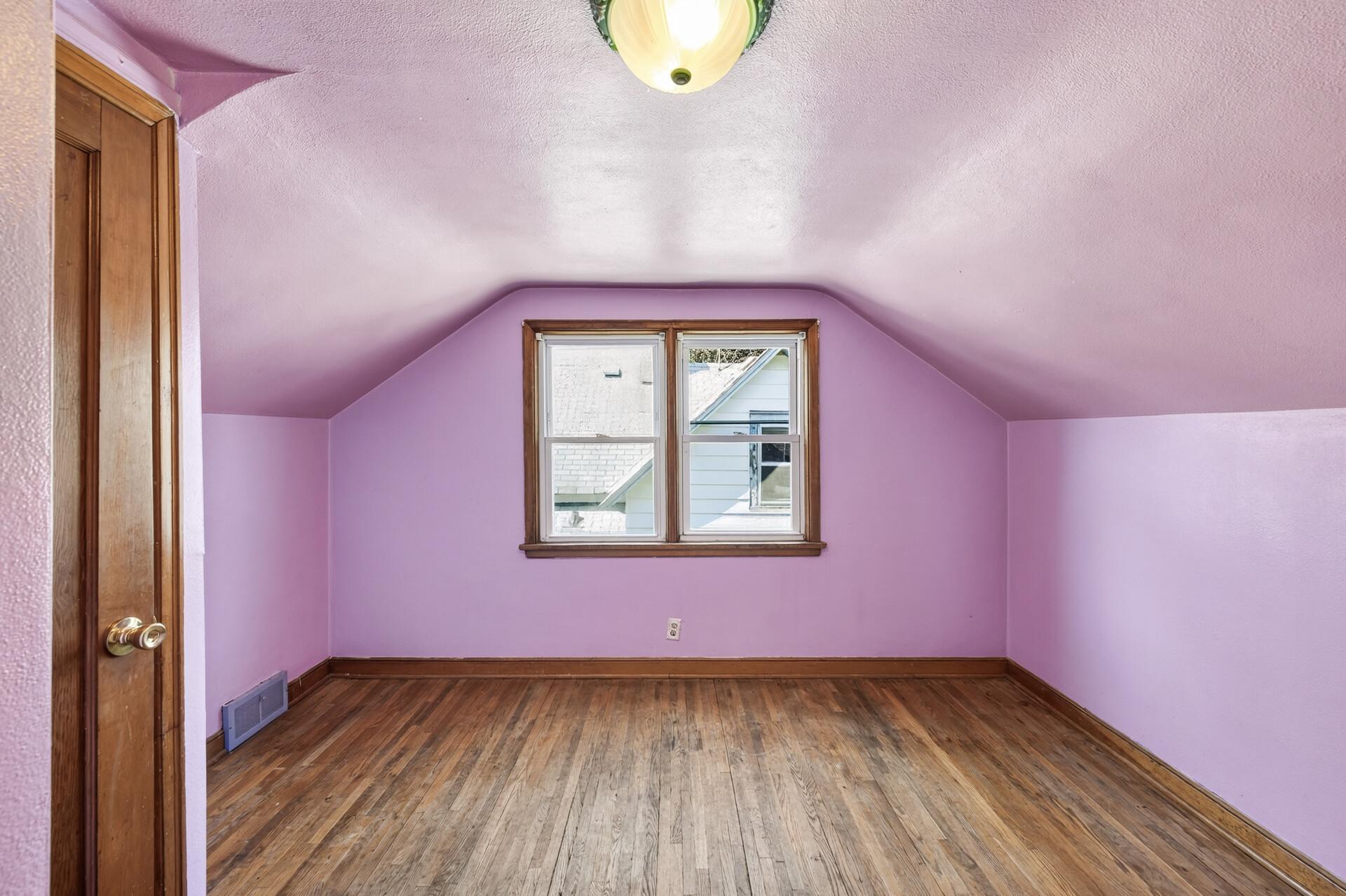 32 Maryland Avenue E Property Photo 25