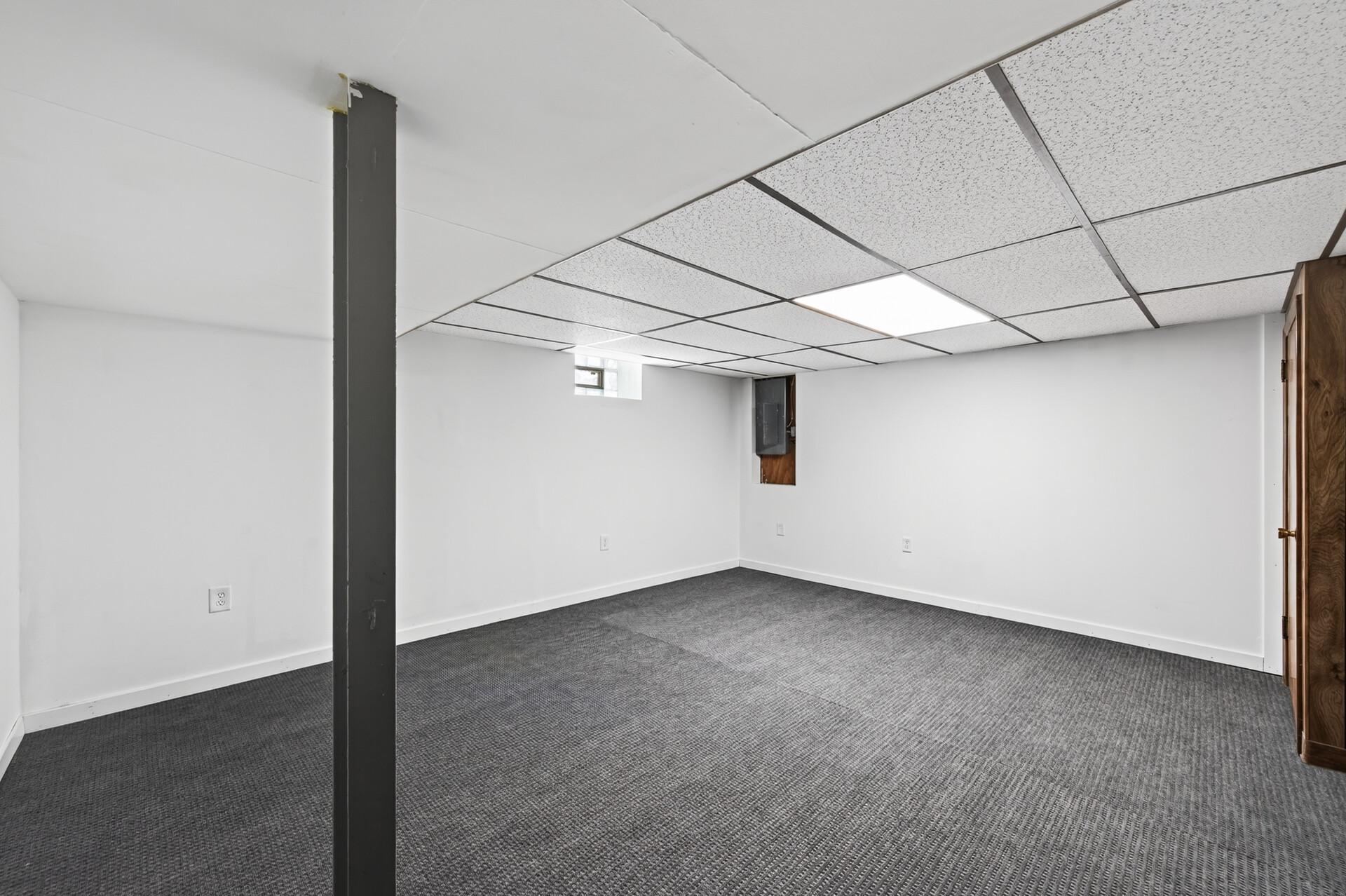 32 Maryland Avenue E Property Photo 27