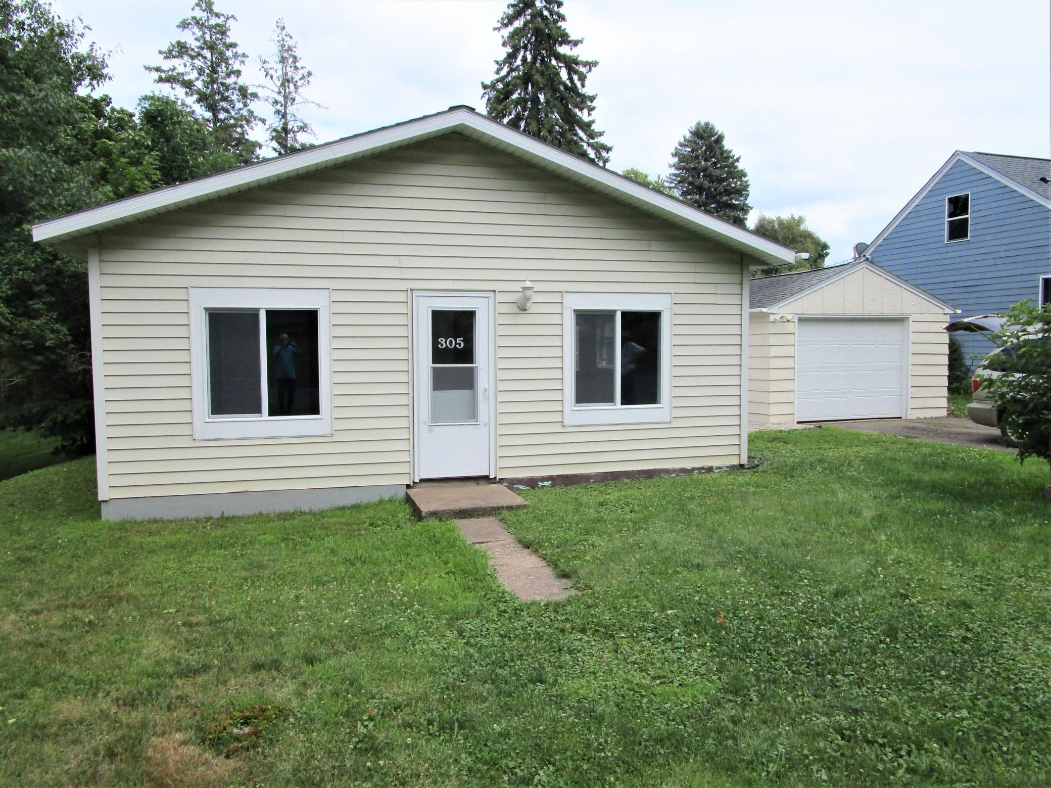 305 2nd Ave S Property Photo 1