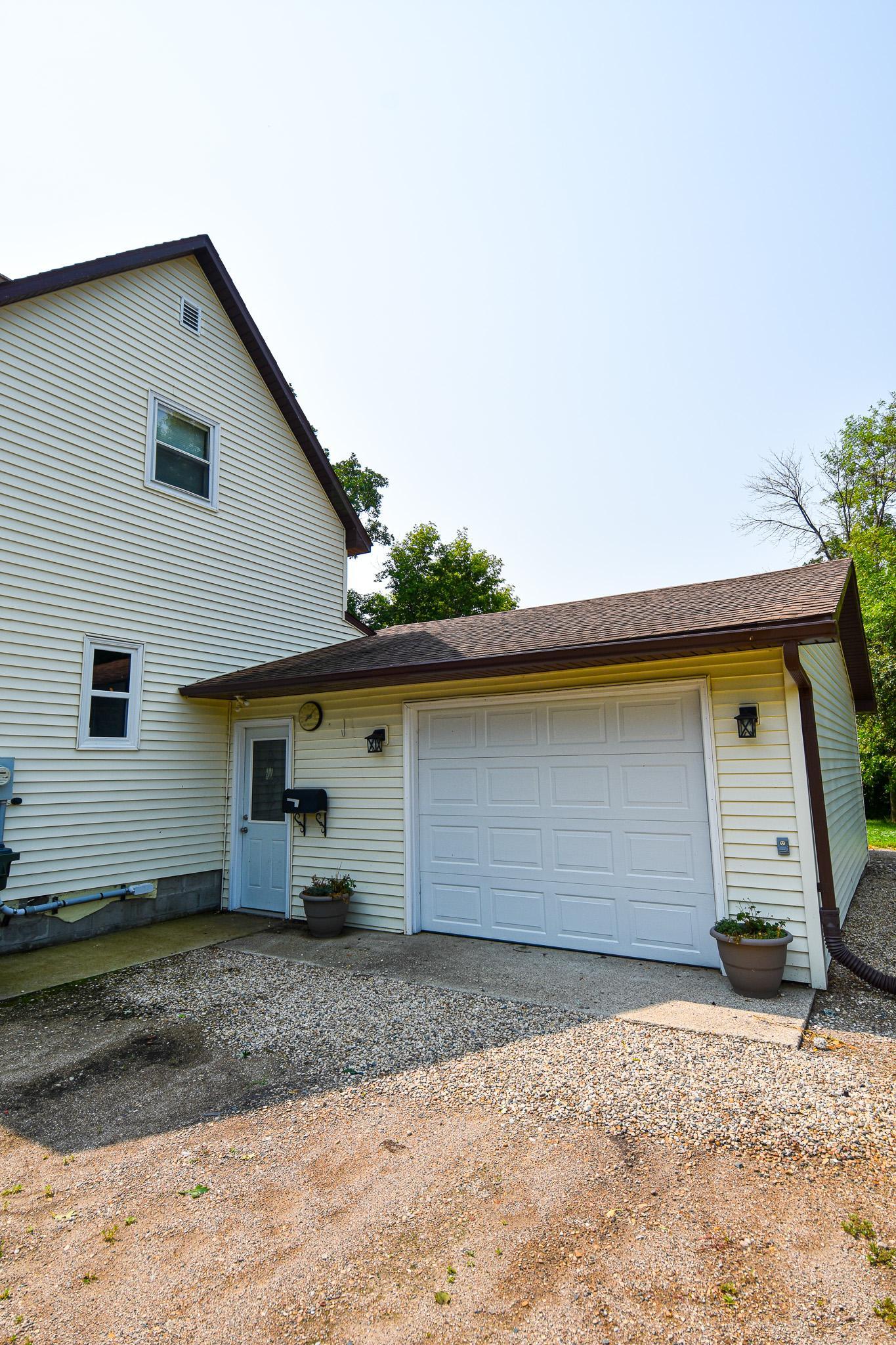 661 N Central Street Property Photo 4