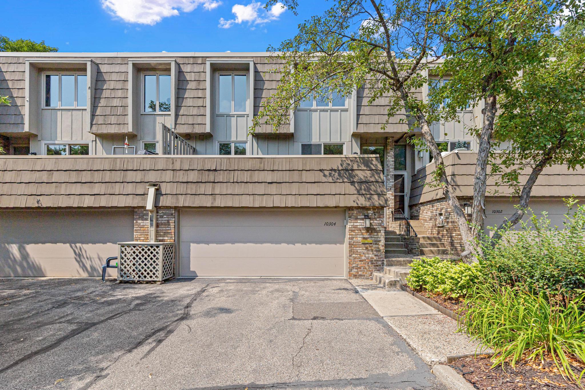 10304 Berkshire Road Property Photo 1