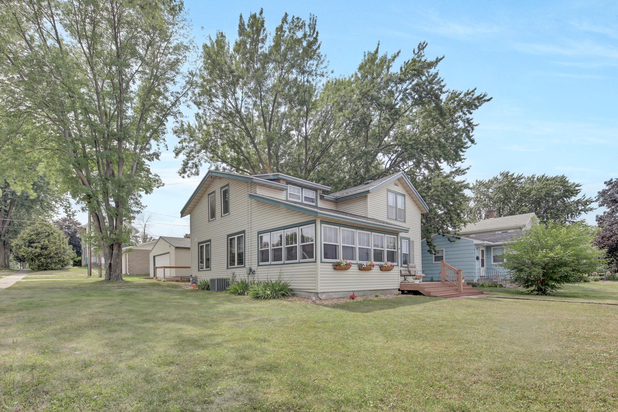303 N Lakeshore Drive Property Photo 1