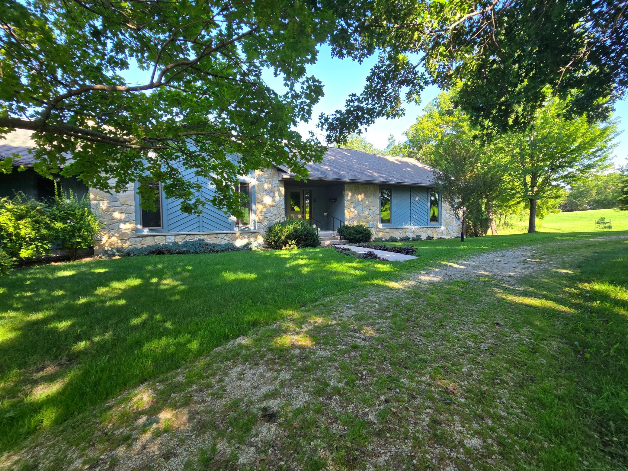 18123 Deer Road Property Photo 4