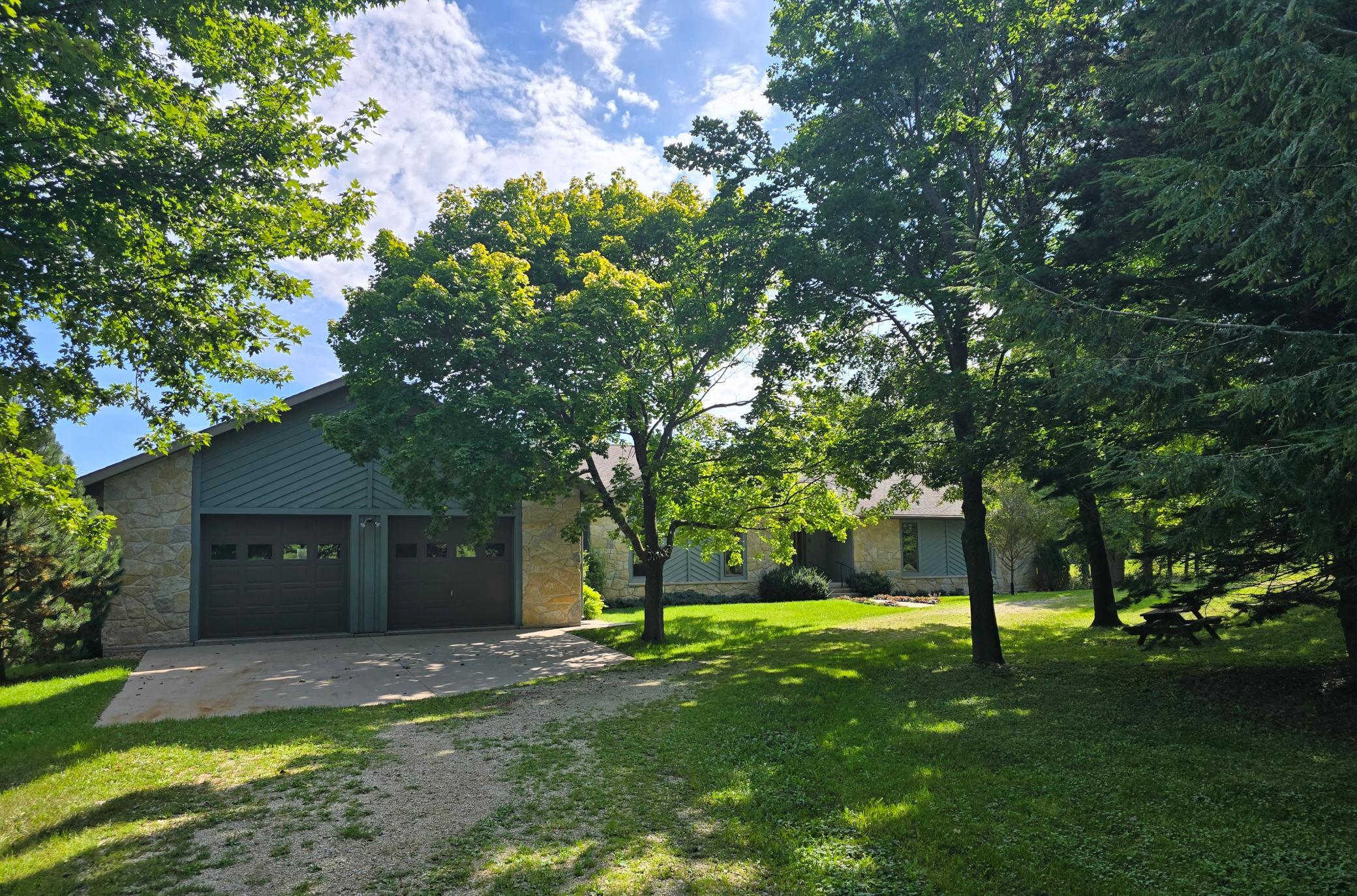 18123 Deer Road Property Photo 4