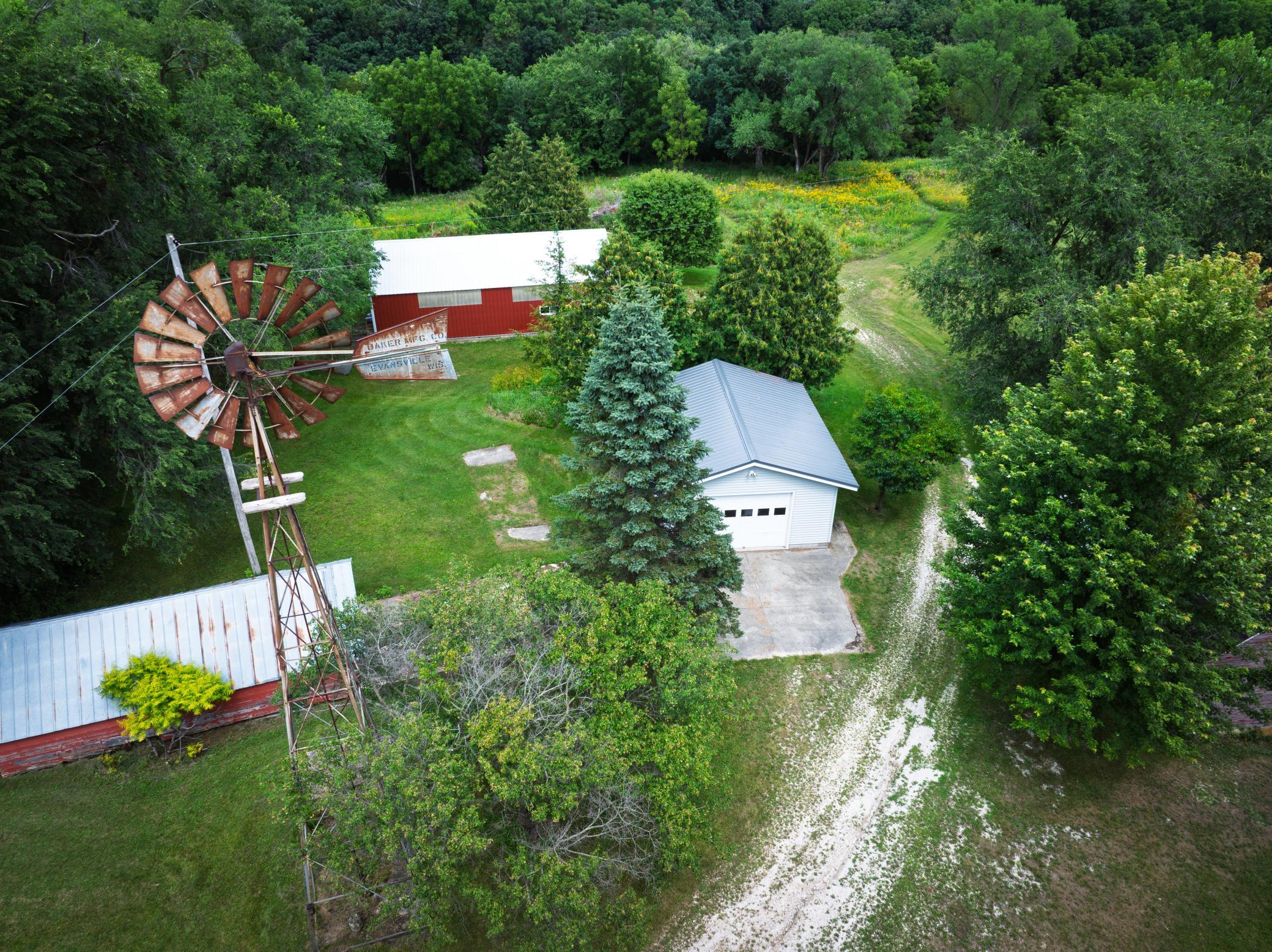 18123 Deer Road Property Photo 6