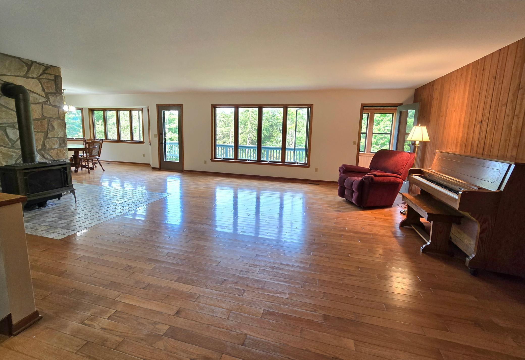 18123 Deer Road Property Photo 8