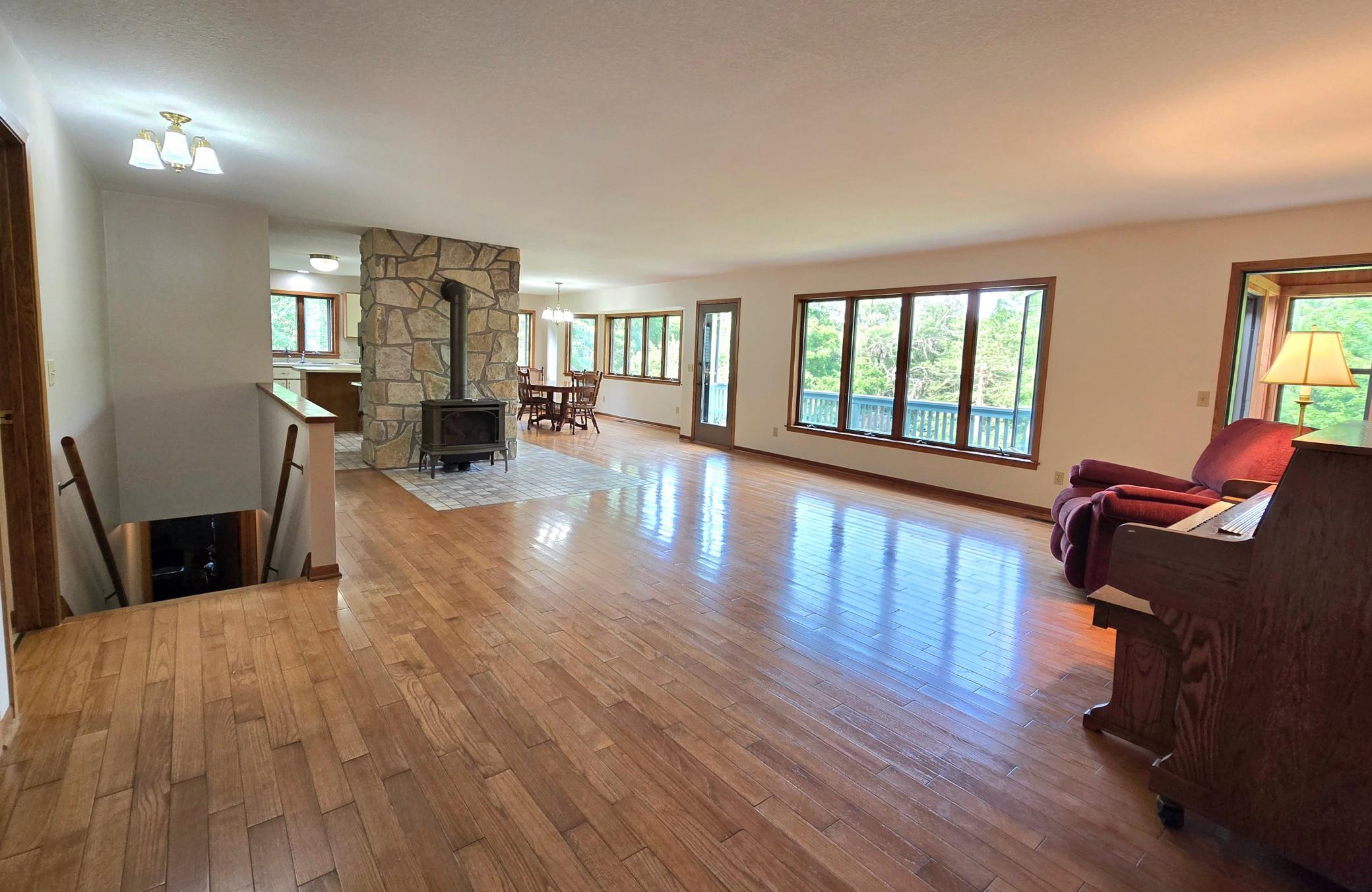 18123 Deer Road Property Photo 11