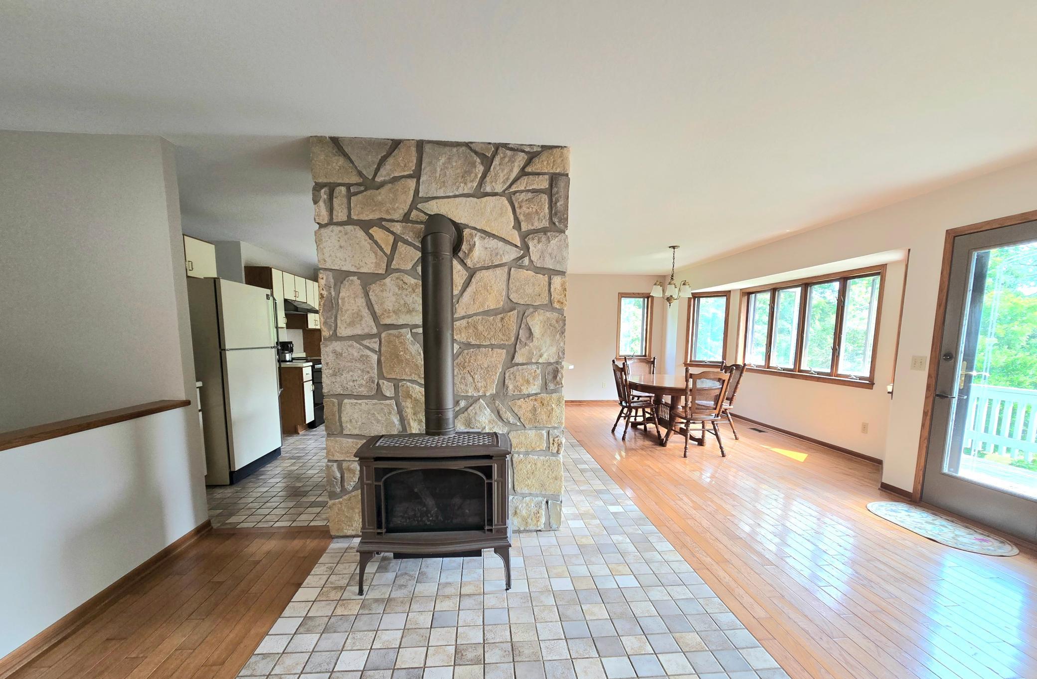 18123 Deer Road Property Photo 11