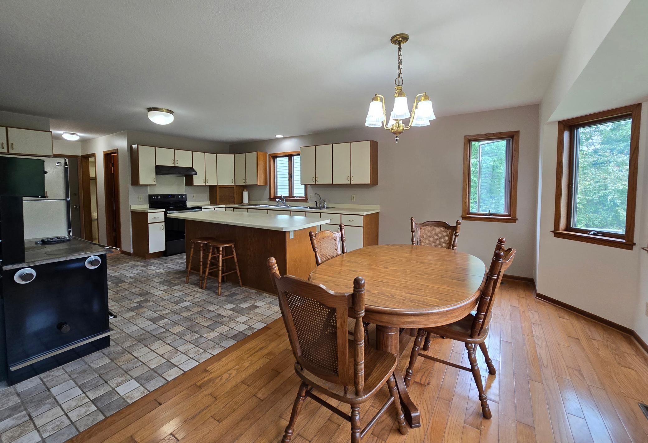 18123 Deer Road Property Photo 12