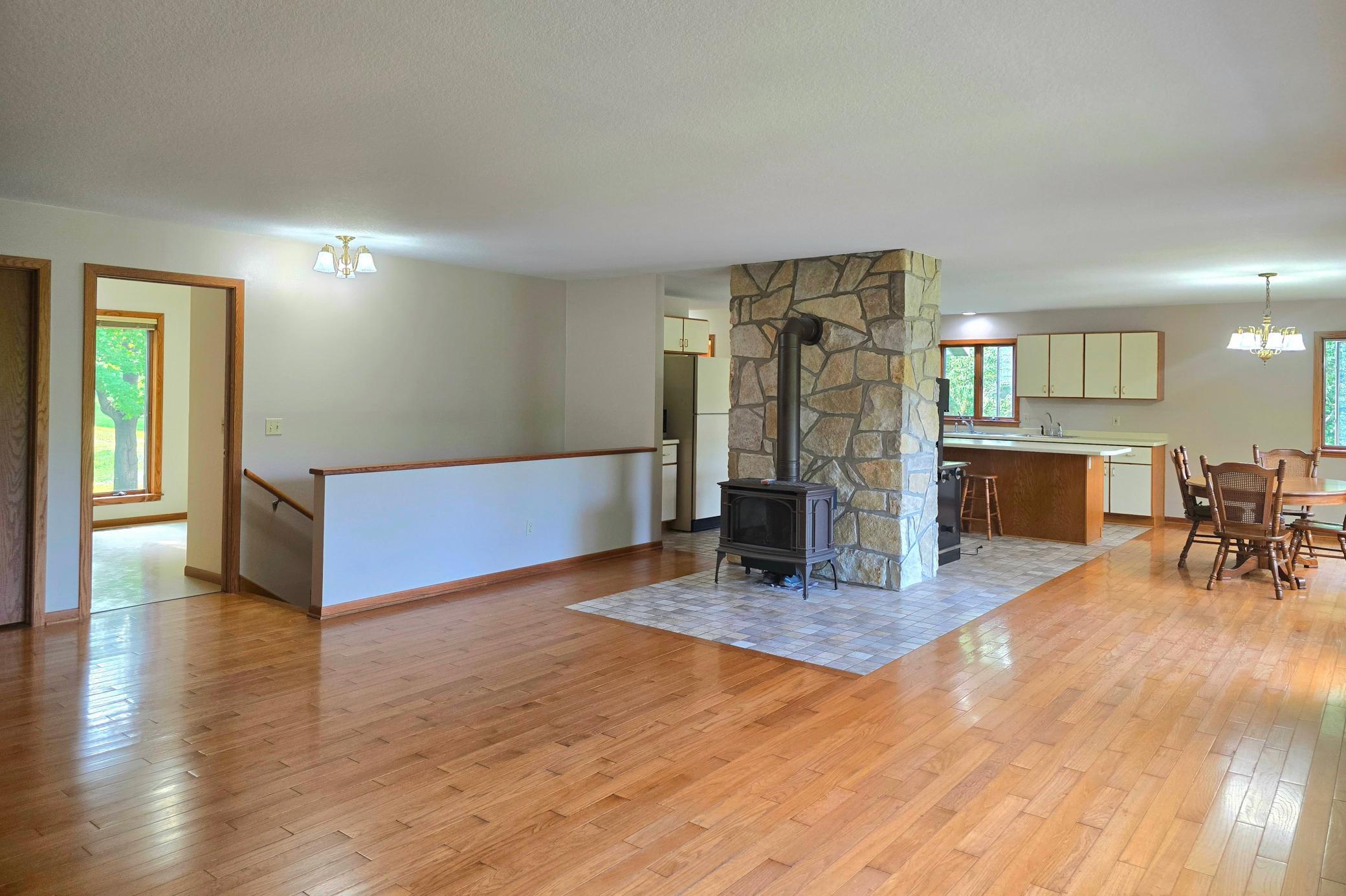 18123 Deer Road Property Photo 14