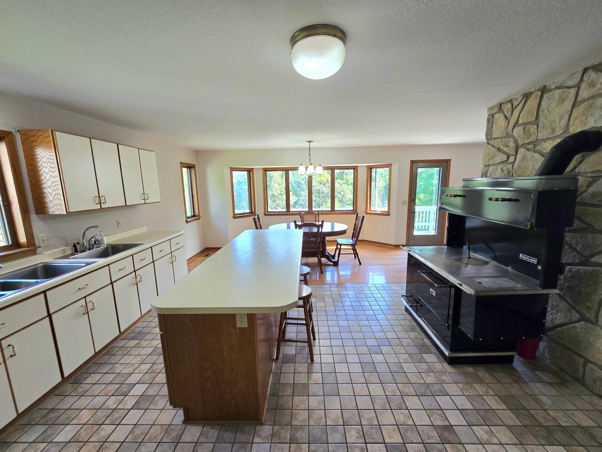18123 Deer Road Property Photo 14