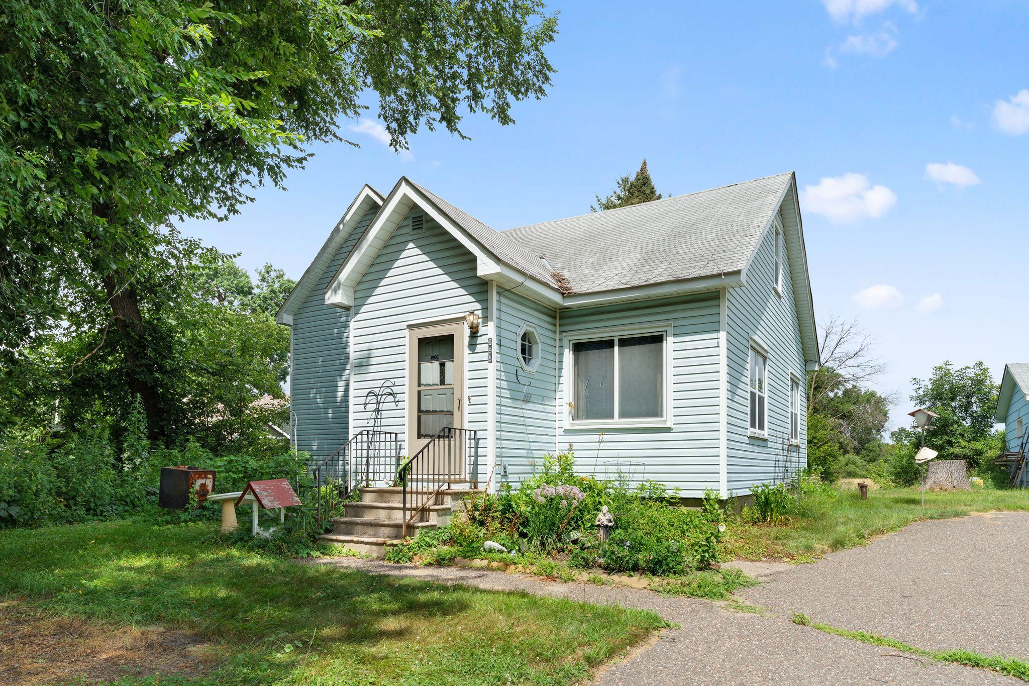 695 N Oak Drive Property Photo 1