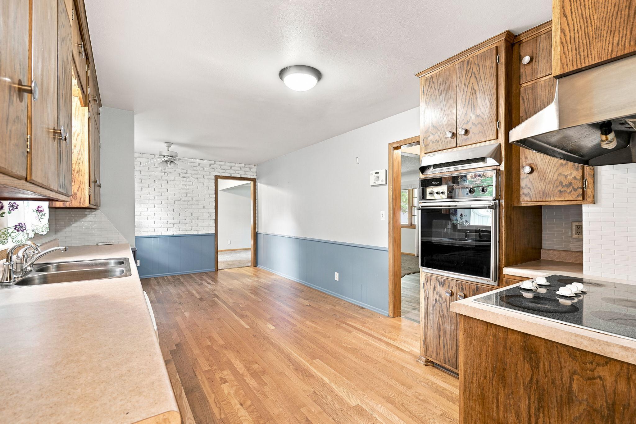 319 Maple Avenue S Property Photo 15