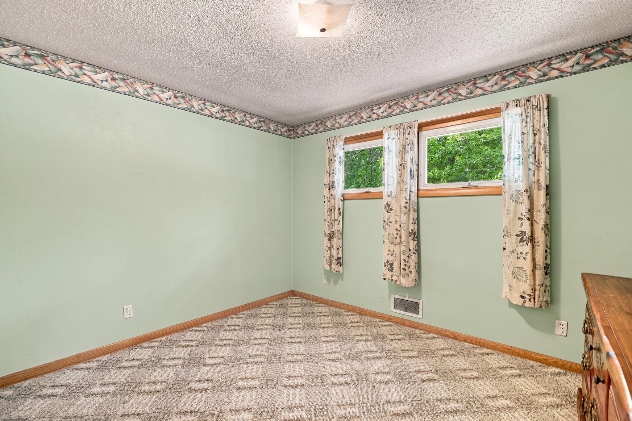 319 Maple Avenue S Property Photo 22