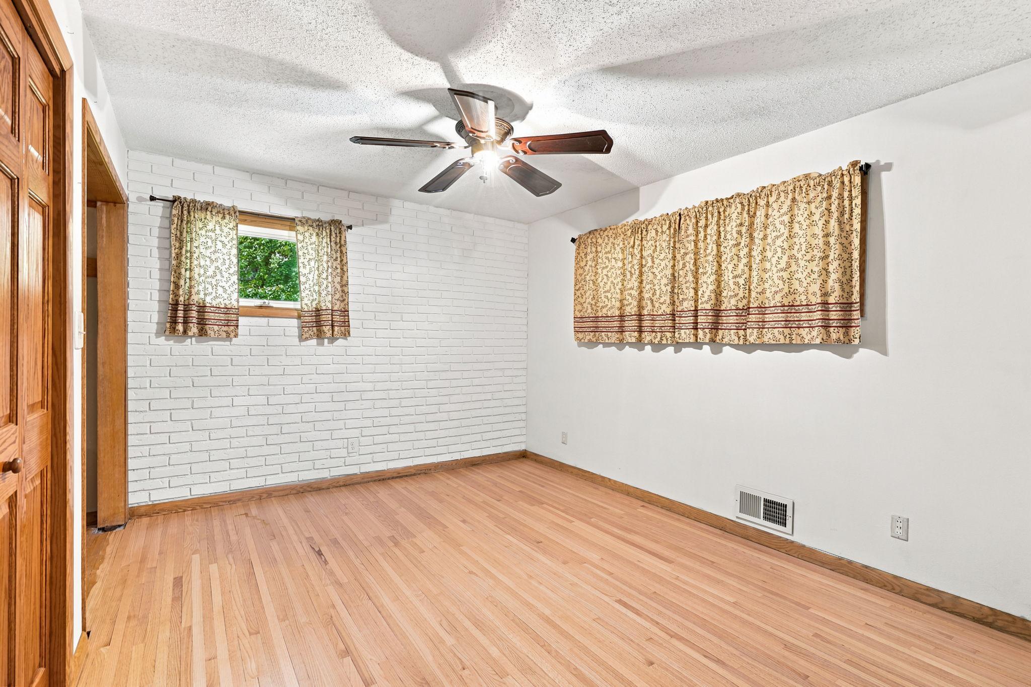 319 Maple Avenue S Property Photo 24