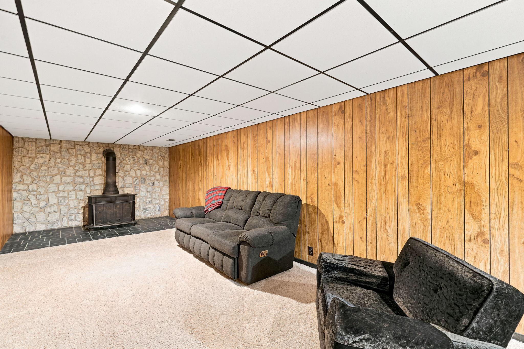 319 Maple Avenue S Property Photo 26