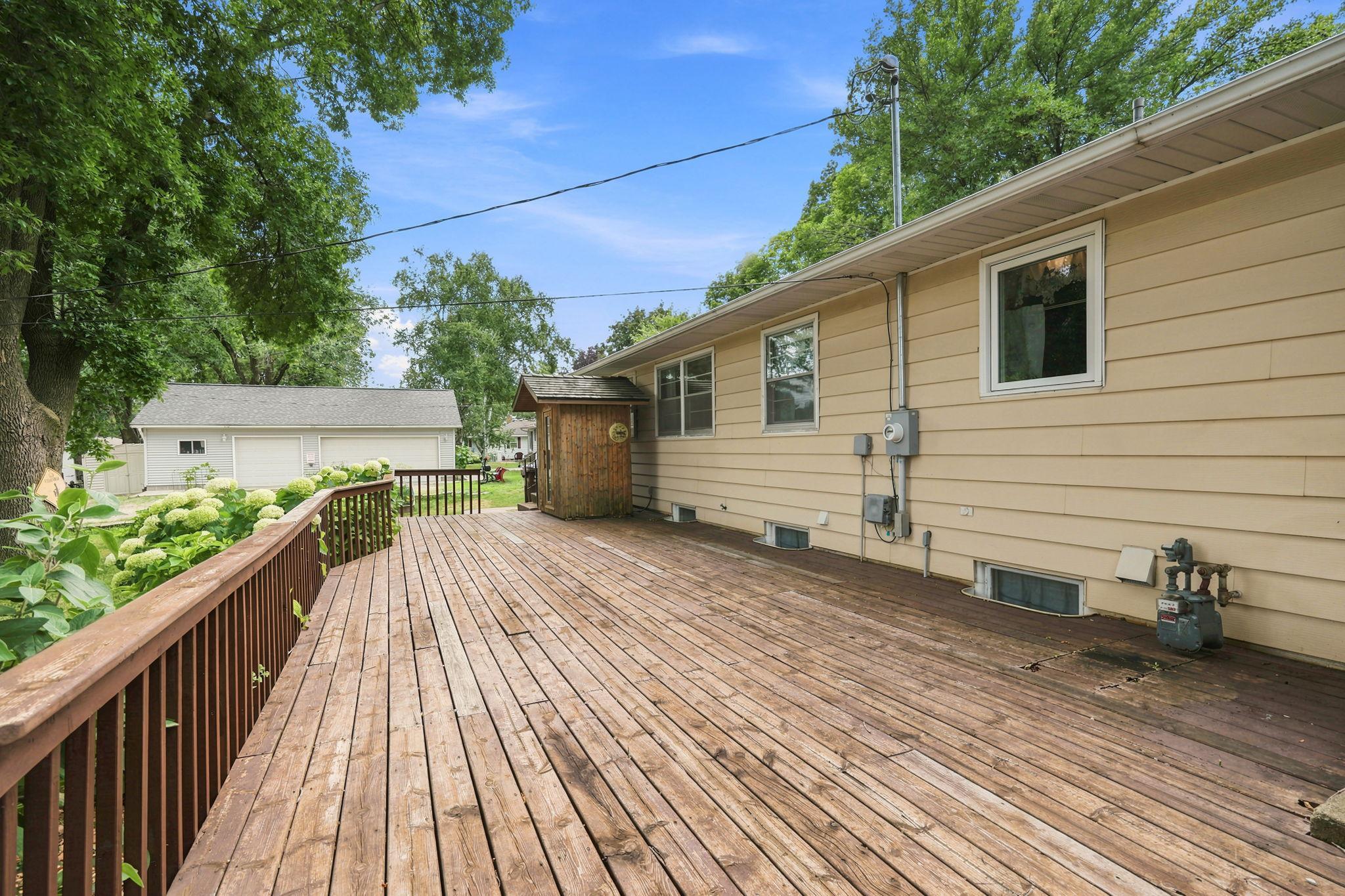 319 Maple Avenue S Property Photo 45