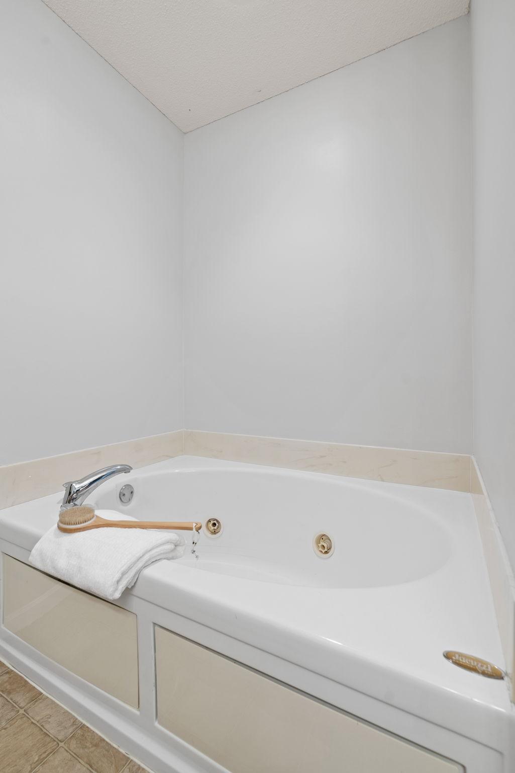 15737 Foliage Avenue Property Photo 18