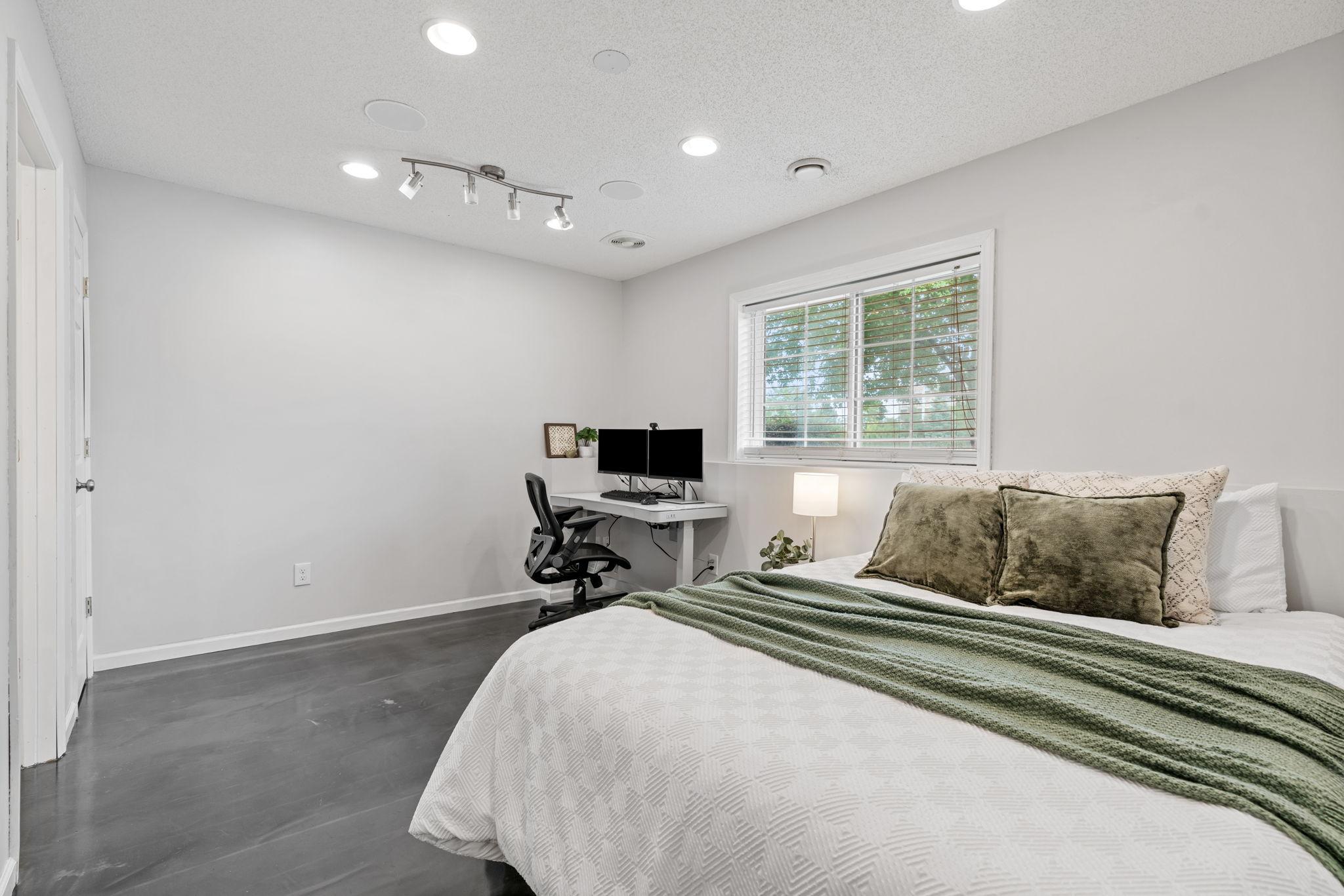 15737 Foliage Avenue Property Photo 23