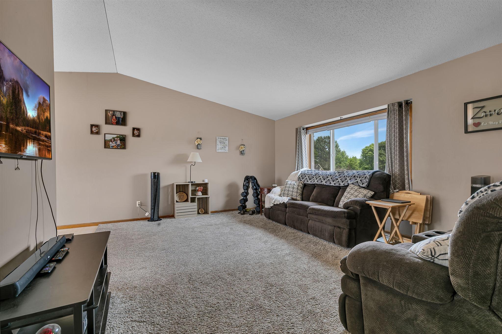 1801 Eastern Star Loop Property Photo 2
