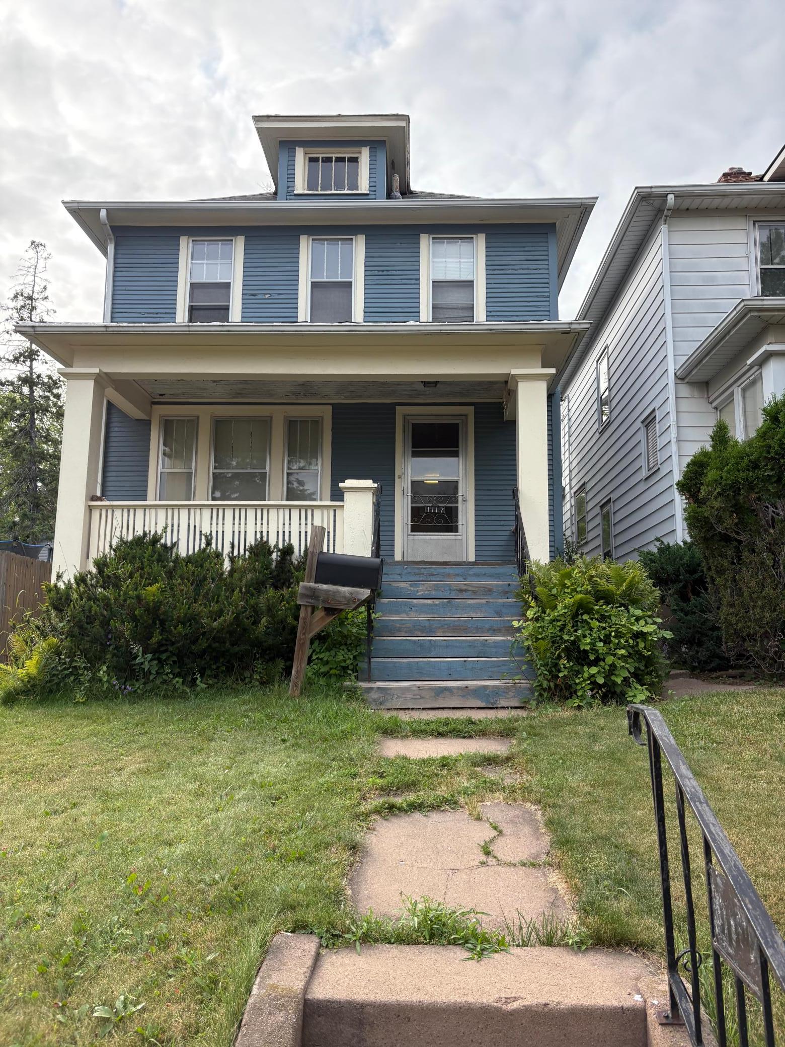 1117 E 10th Street Property Photo 1