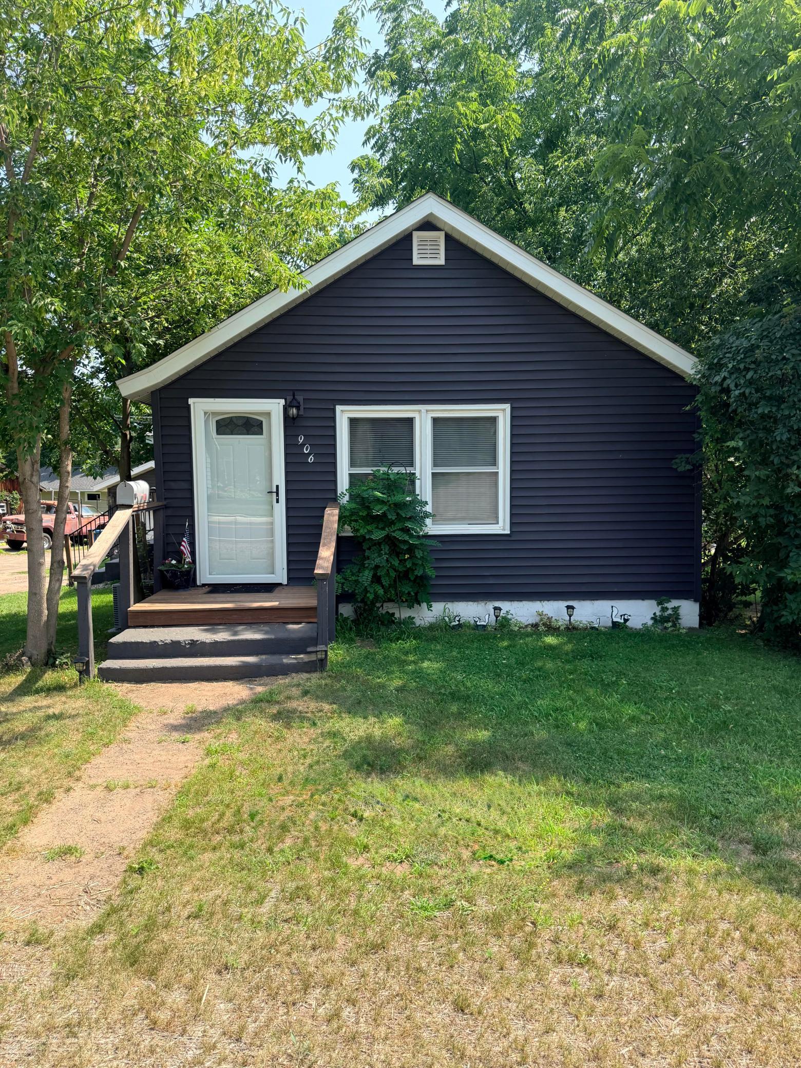 906 Scribner Street Property Photo 1