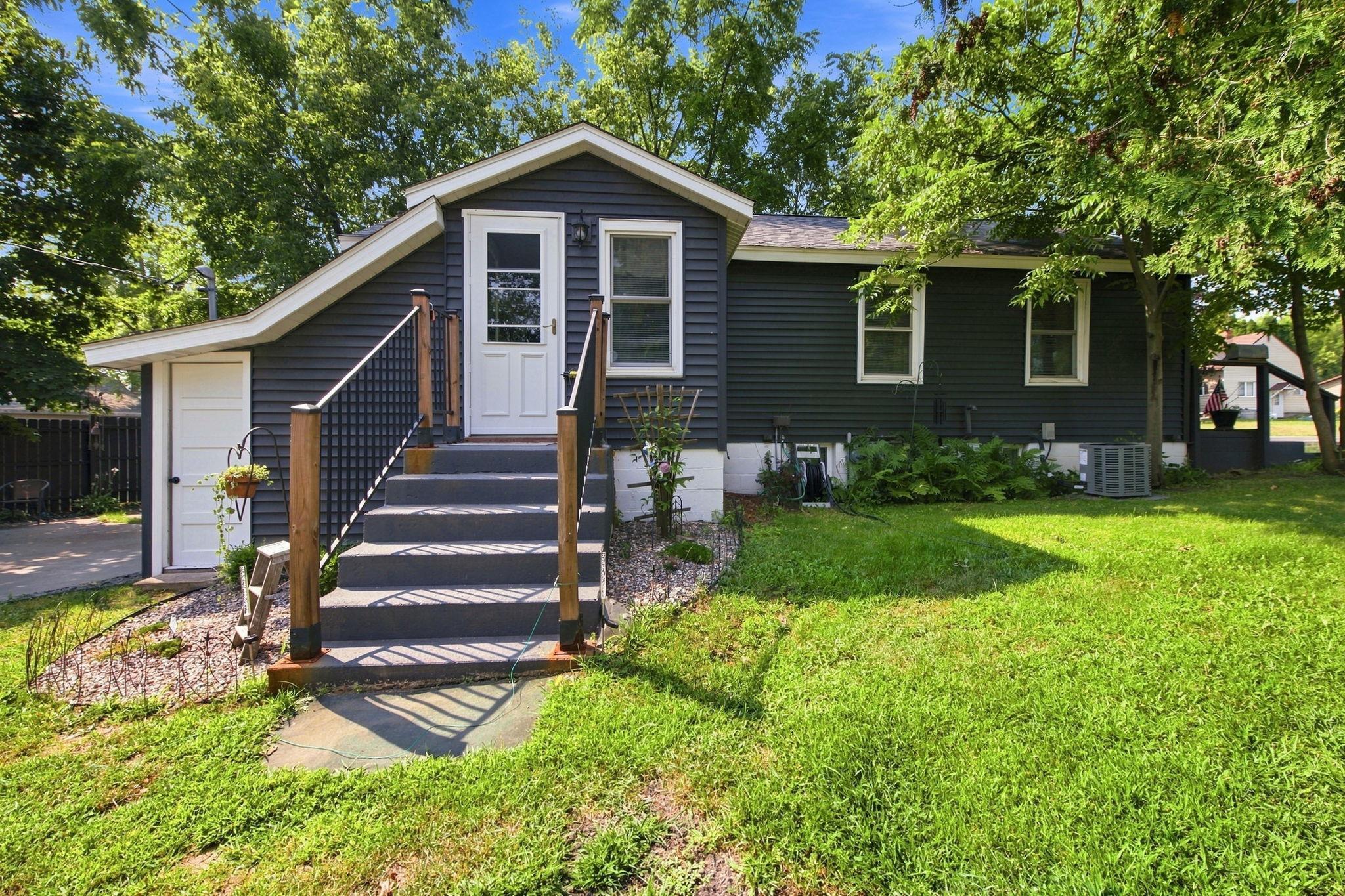 906 Scribner Street Property Photo 4