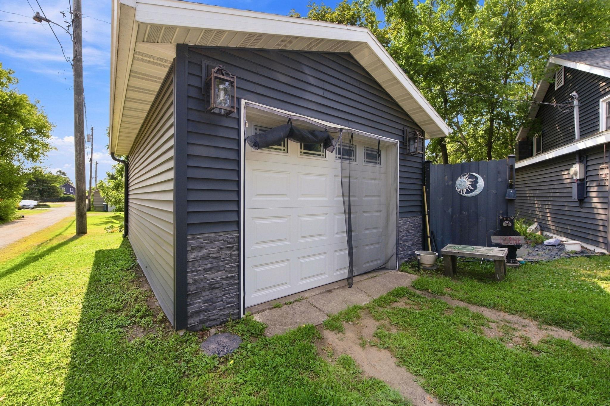 906 Scribner Street Property Photo 16