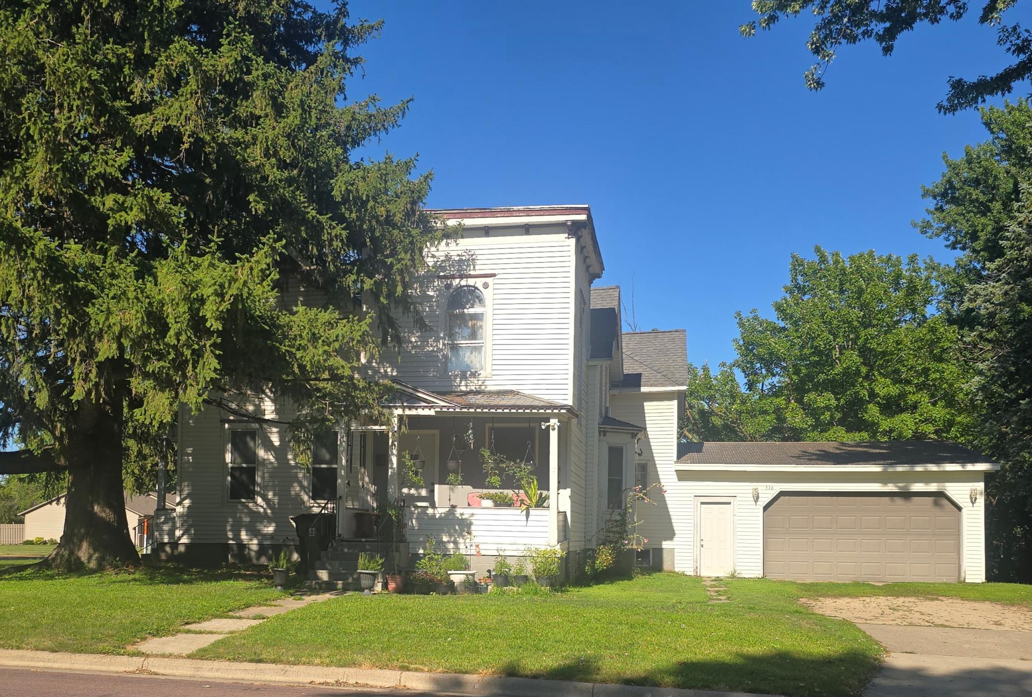 516 11th Street N Property Photo 1