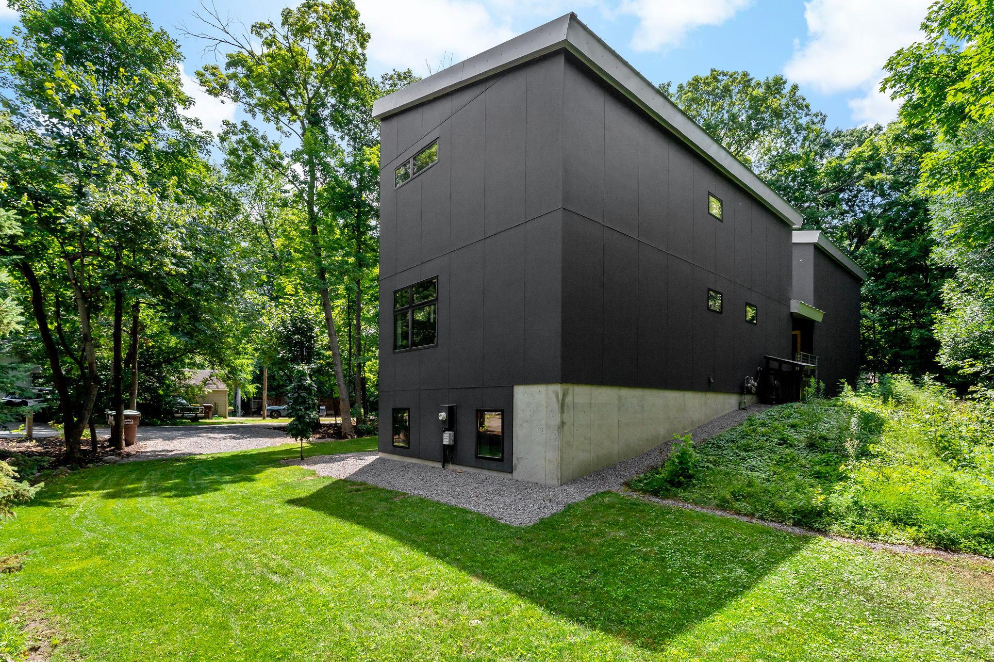 21160 Forest Drive Property Photo 3