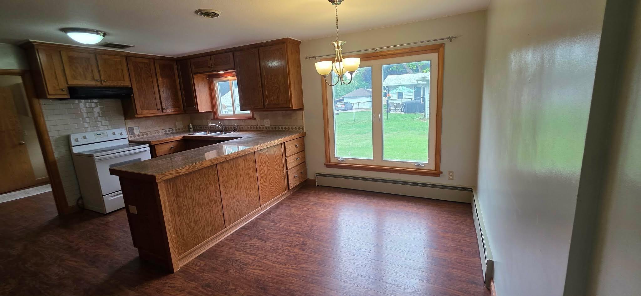 107 Park Avenue E Property Photo 26