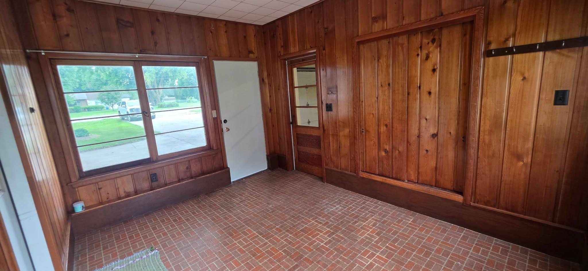 107 Park Avenue E Property Photo 81