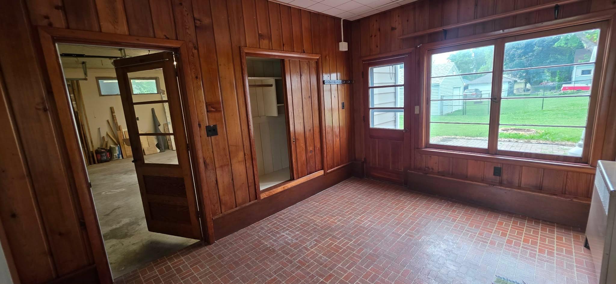 107 Park Avenue E Property Photo 82