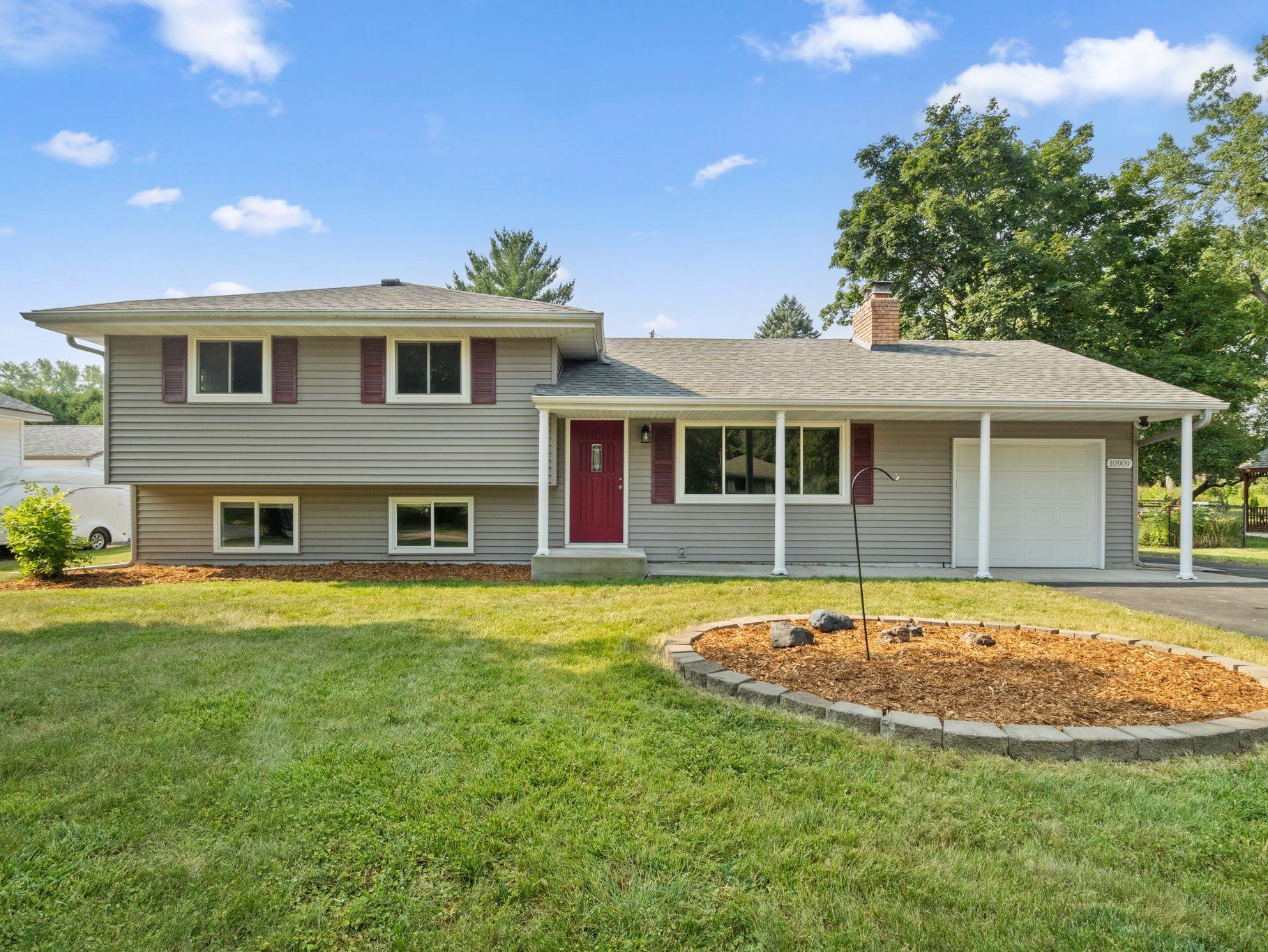 10909 Oak Knoll Terrace S Property Photo 1