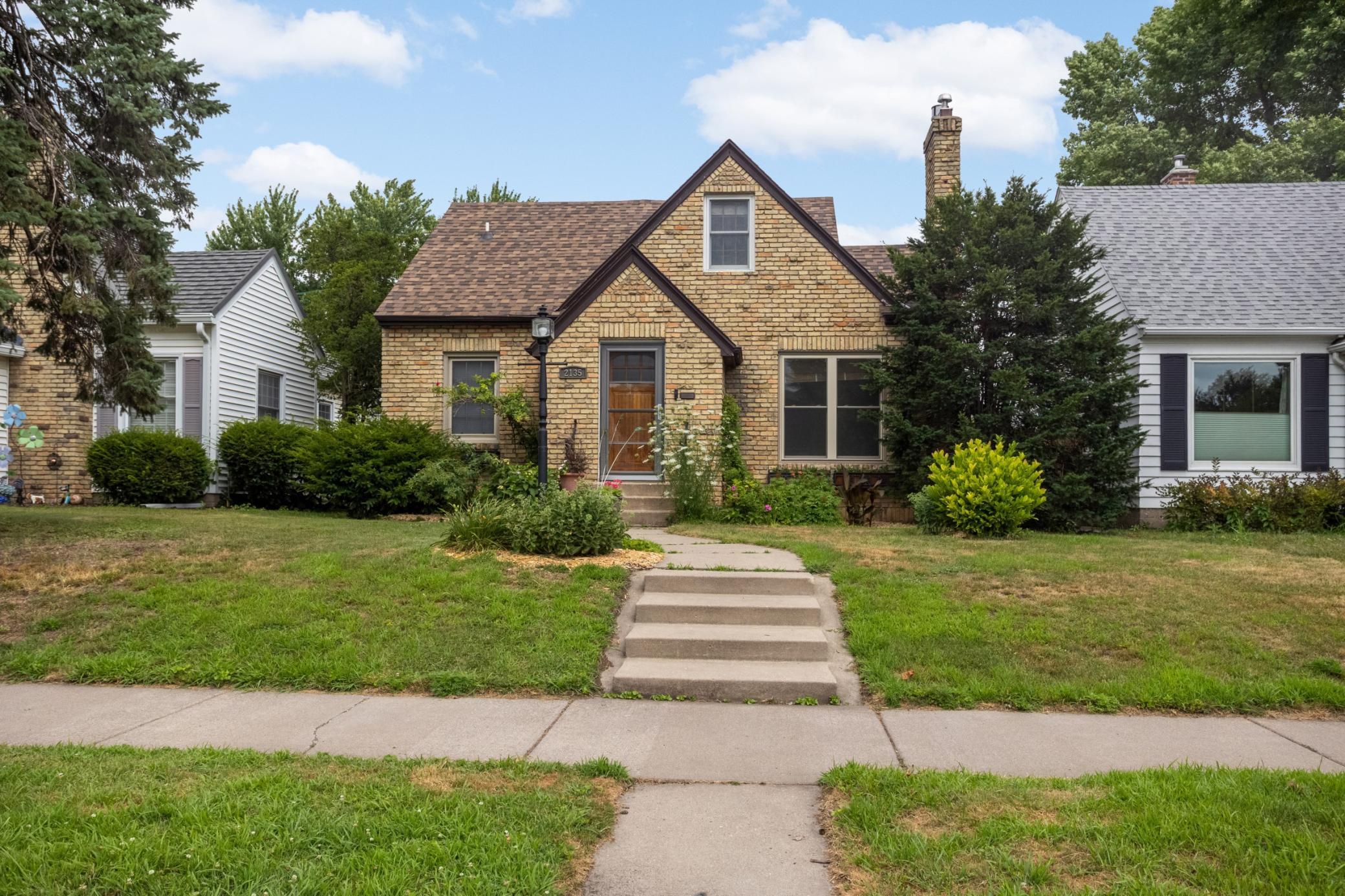 2135 Pinehurst Avenue Property Photo 1