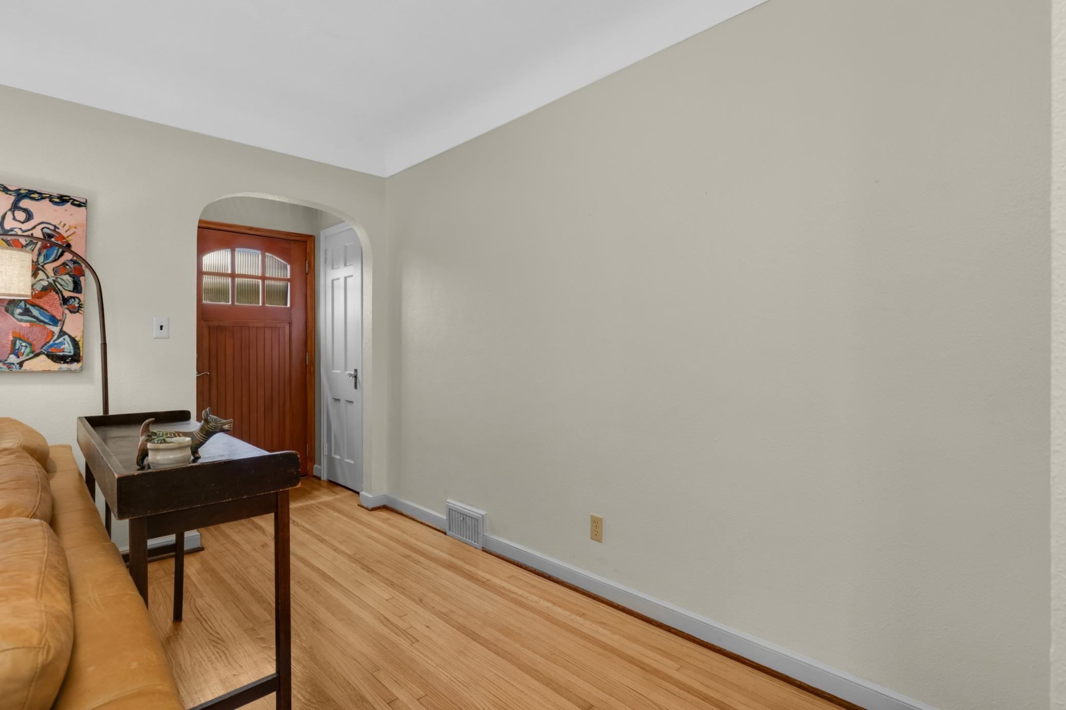 2135 Pinehurst Avenue Property Photo 5