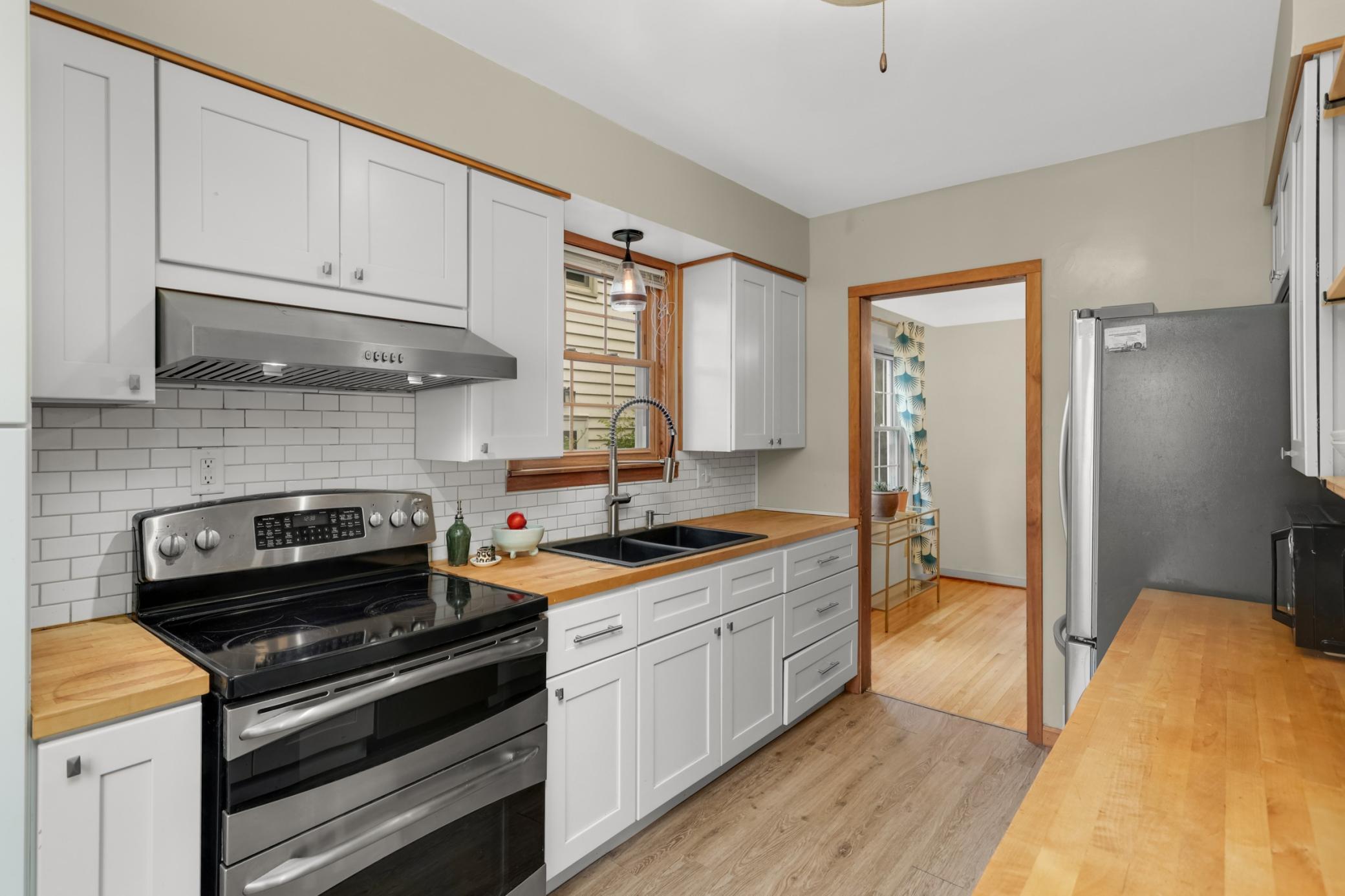 2135 Pinehurst Avenue Property Photo 14