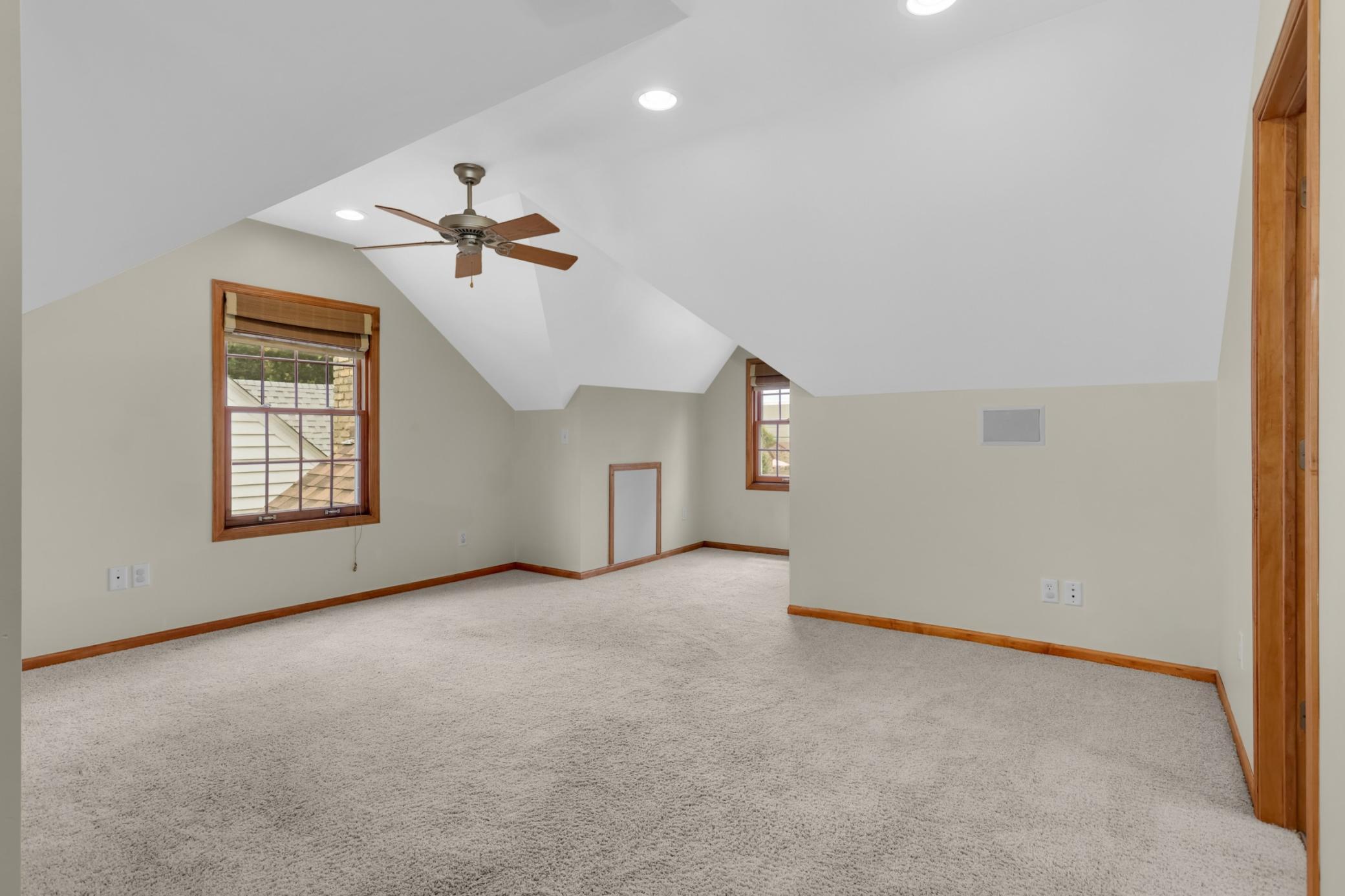 2135 Pinehurst Avenue Property Photo 20