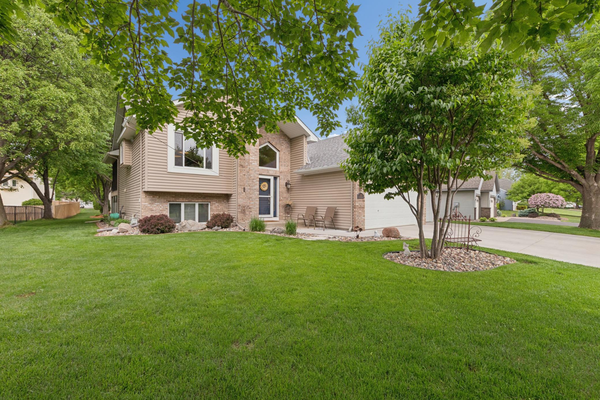 9039 Vickors Crossing Property Photo 5