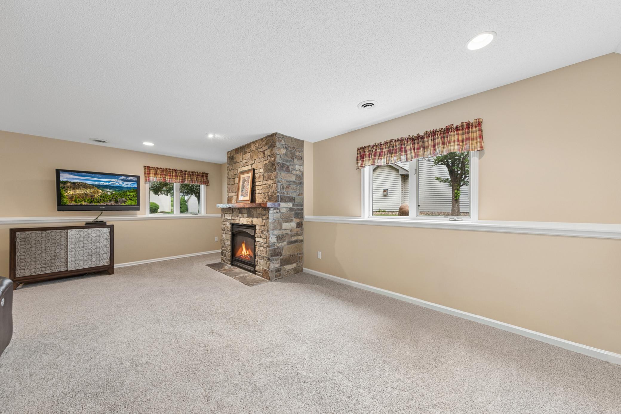 9039 Vickors Crossing Property Photo 25