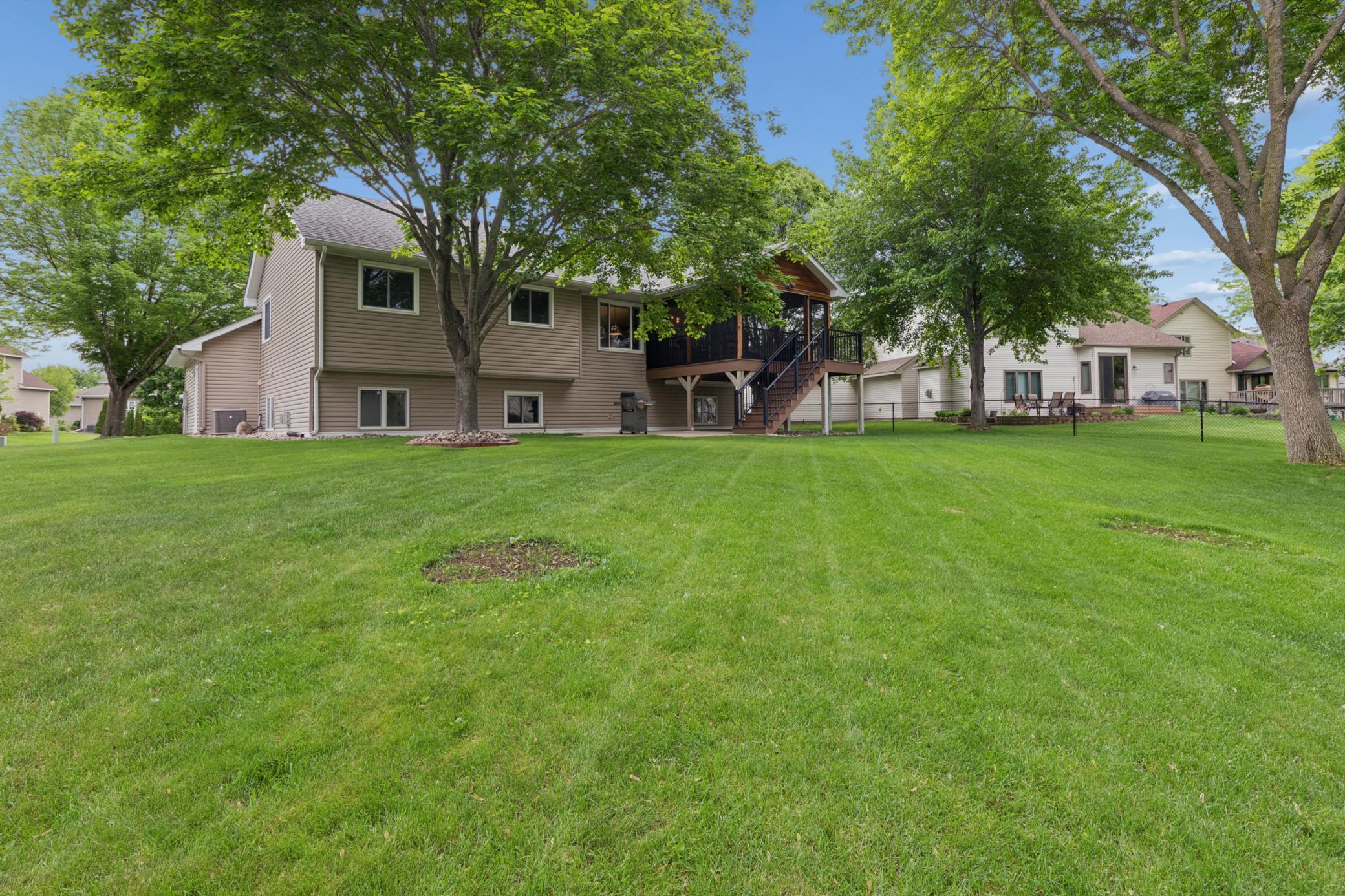 9039 Vickors Crossing Property Photo 33