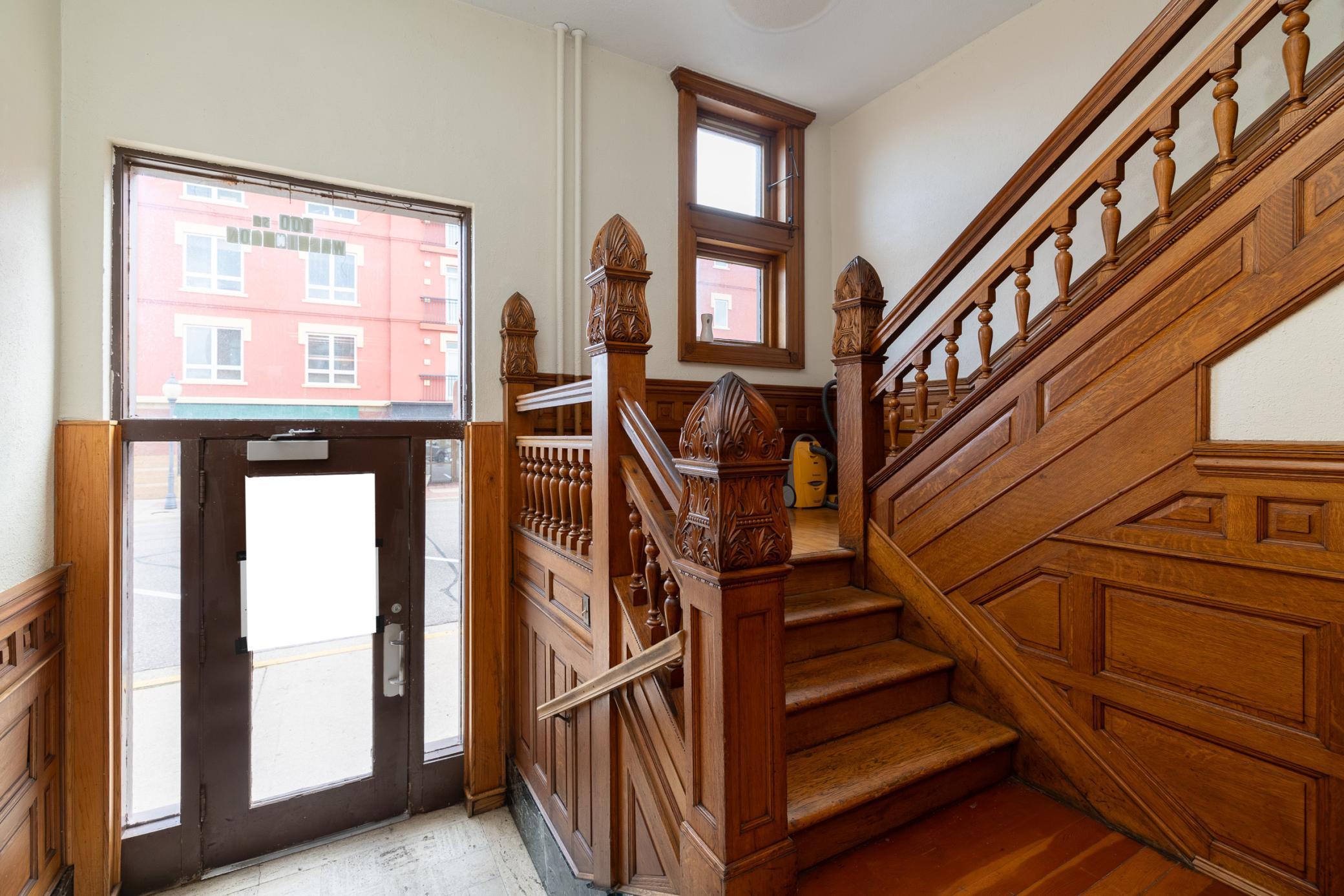 100 S Washington Street Property Photo 6