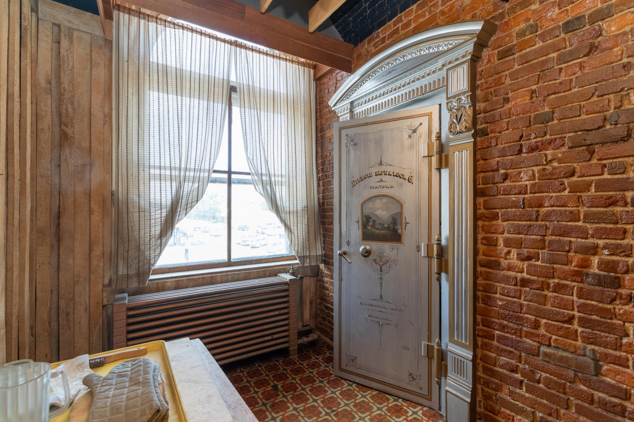 100 S Washington Street Property Photo 25