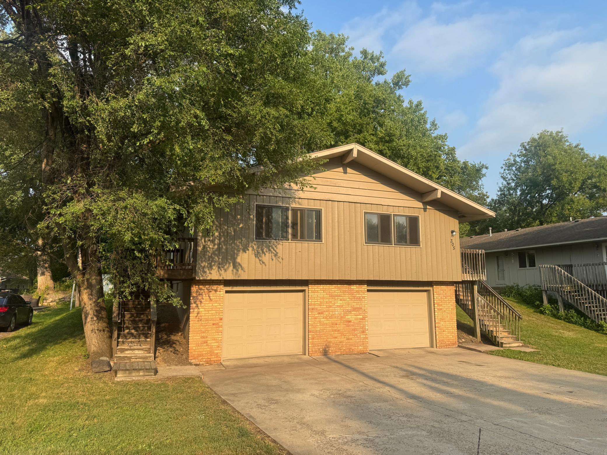 305 Jackson Avenue N Property Photo 1